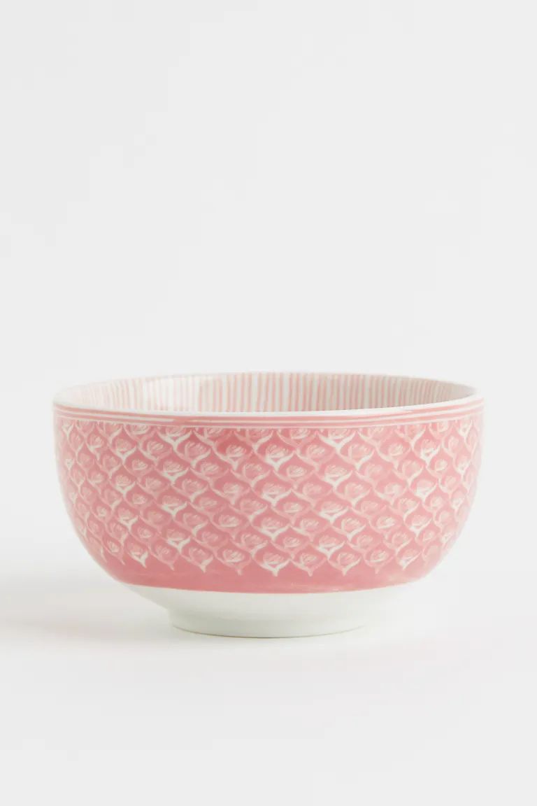 Porcelain bowl with a printed pattern. Height 2 3/4 in. Diameter 5 in. | H&M (US + CA)