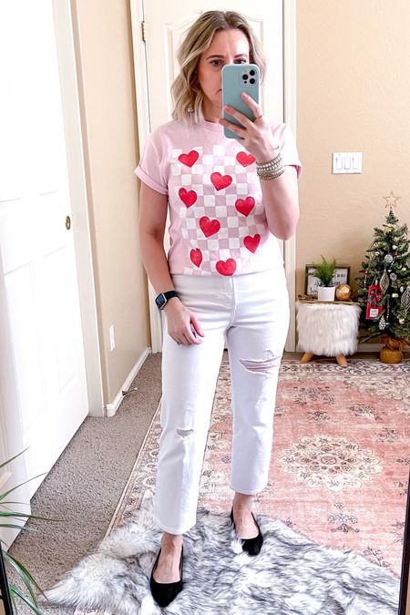 Cute Valentine’s Day tee from Target. Wearing S.




 graphic t-shirt, Target t-shirt, Target new arrivals, target fashion, pink shirt, pink t-shirt, vday tshirt, Valentine’s Day outfit, Vday outfit 
Oversized t-shirt, ballet flats, Target flats, jeans, white jeans, express jeans 

#LTKSeasonal #LTKstyletip #LTKover40 #LTKHoliday