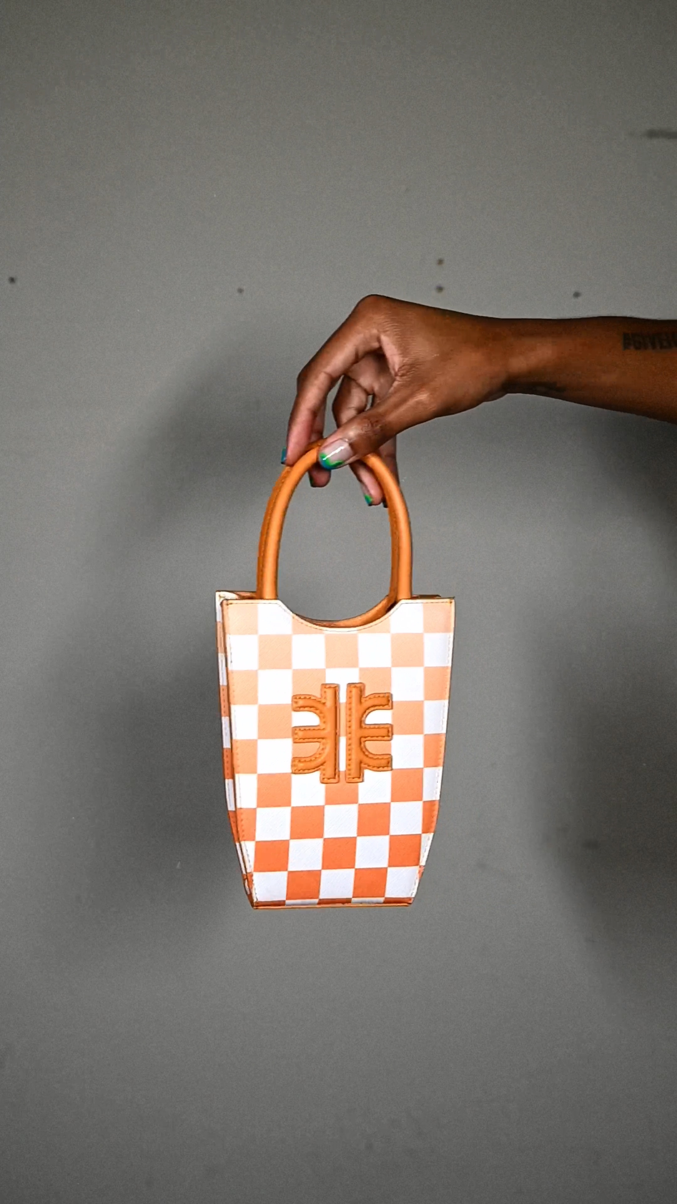 I’m so deep in my bags! The perfect accessory! #giveittothem 🎁

#LTKGiftGuide #LTKVideo #LTKstyletip
