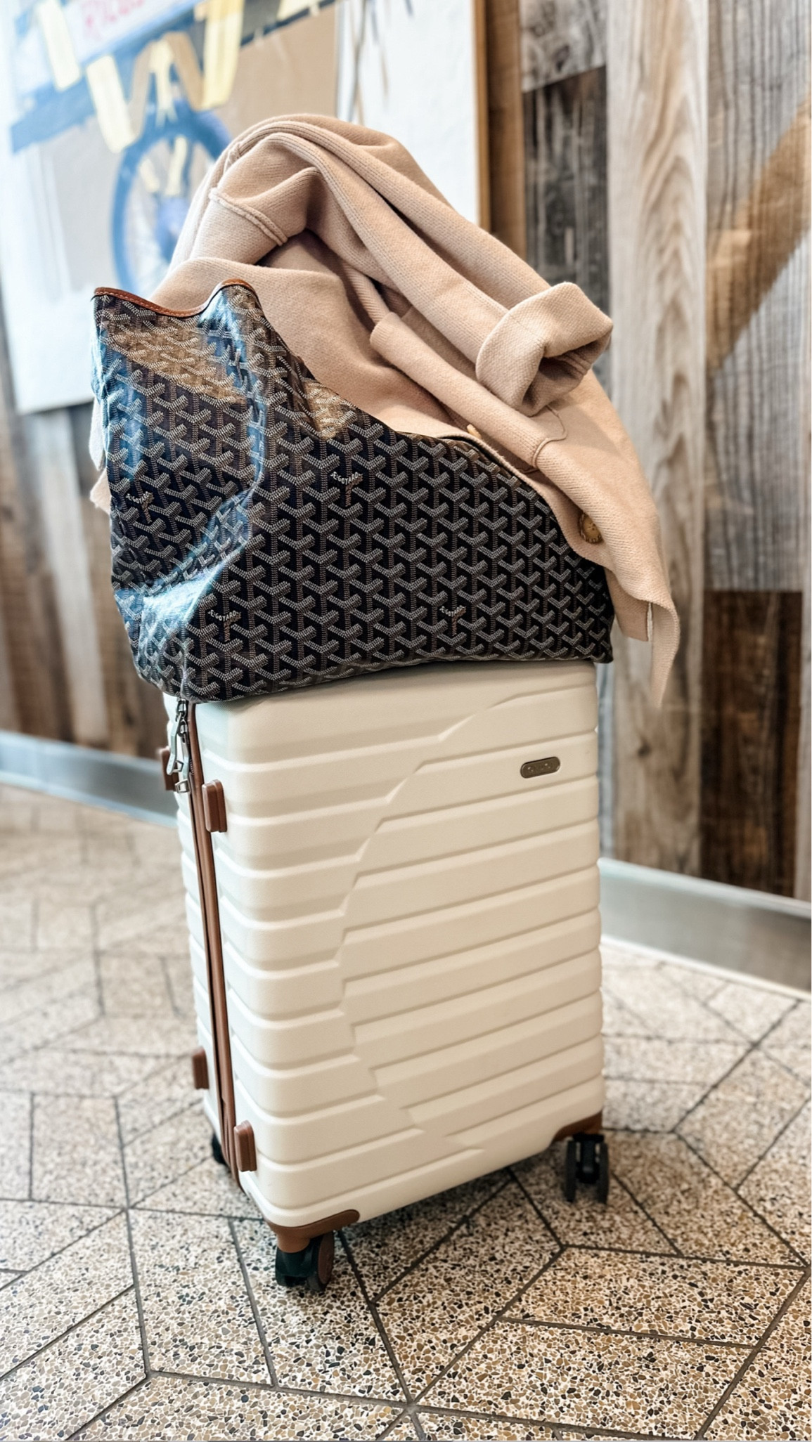 Traveling solo. Love this suitcase! 



#LTKTravel #LTKStyleTip #LTKItBag