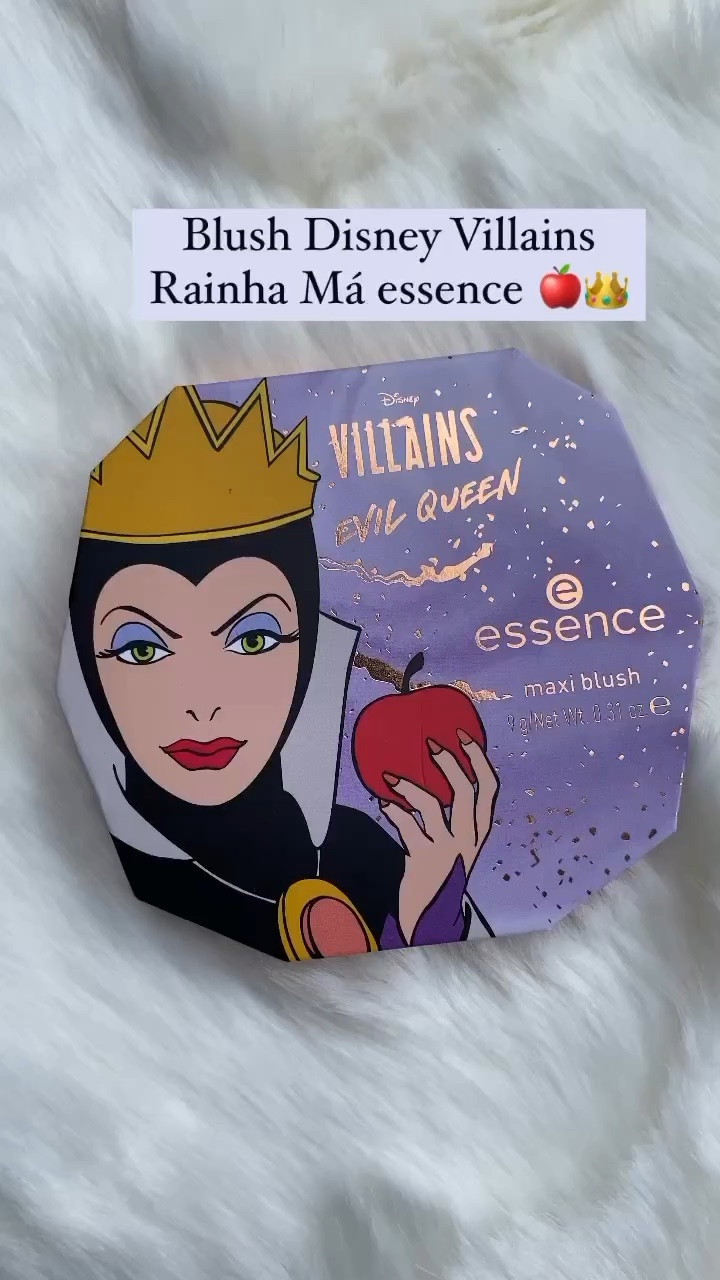 A Essence lançou uma linha de maquiagem com as Vilãs da Disney, achei Mara, amo coleções temáticas 😍❤️

Minha escolha foi esse Maxi blush Disney Villains Rainha Má 🍎👑 

Fiquei apaixonada por esse duo de blush em pó, ele tem um tom de rosa queimado lindo, em volta é matte e no meio com brilho!

Já quero fazer várias makes usando ele 😍🥰

Essa coleção é limitada, e tem outros itens lindos!

Já testou esse blush? 









#LTKbrasil #LTKbeauty