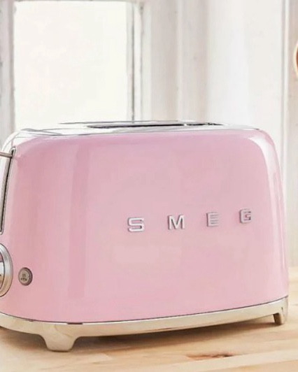 Smeg Pink Toaster 🩷🩷🩷
#smeg #Appliances #KitchenAppliances #toaster #toasteroven 

#LTKHome #LTKFamily #LTKStyleTip