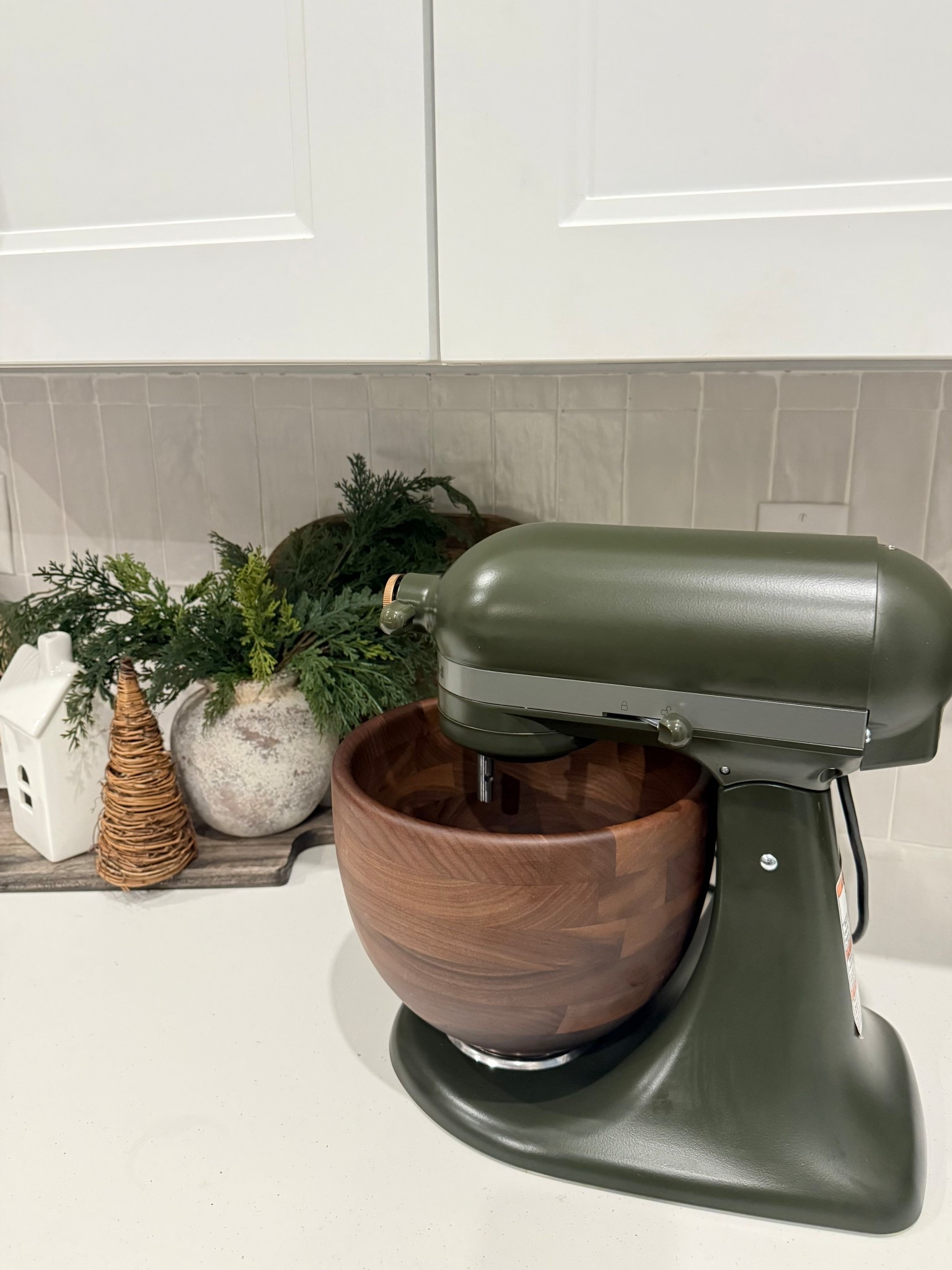 Gorgeous Kitchenaid mixer.. love love love 🤎 
Quality brand and a beautiful dark green  color.. the wood bowl is beyond stunning! 
Christmas gift idea 
