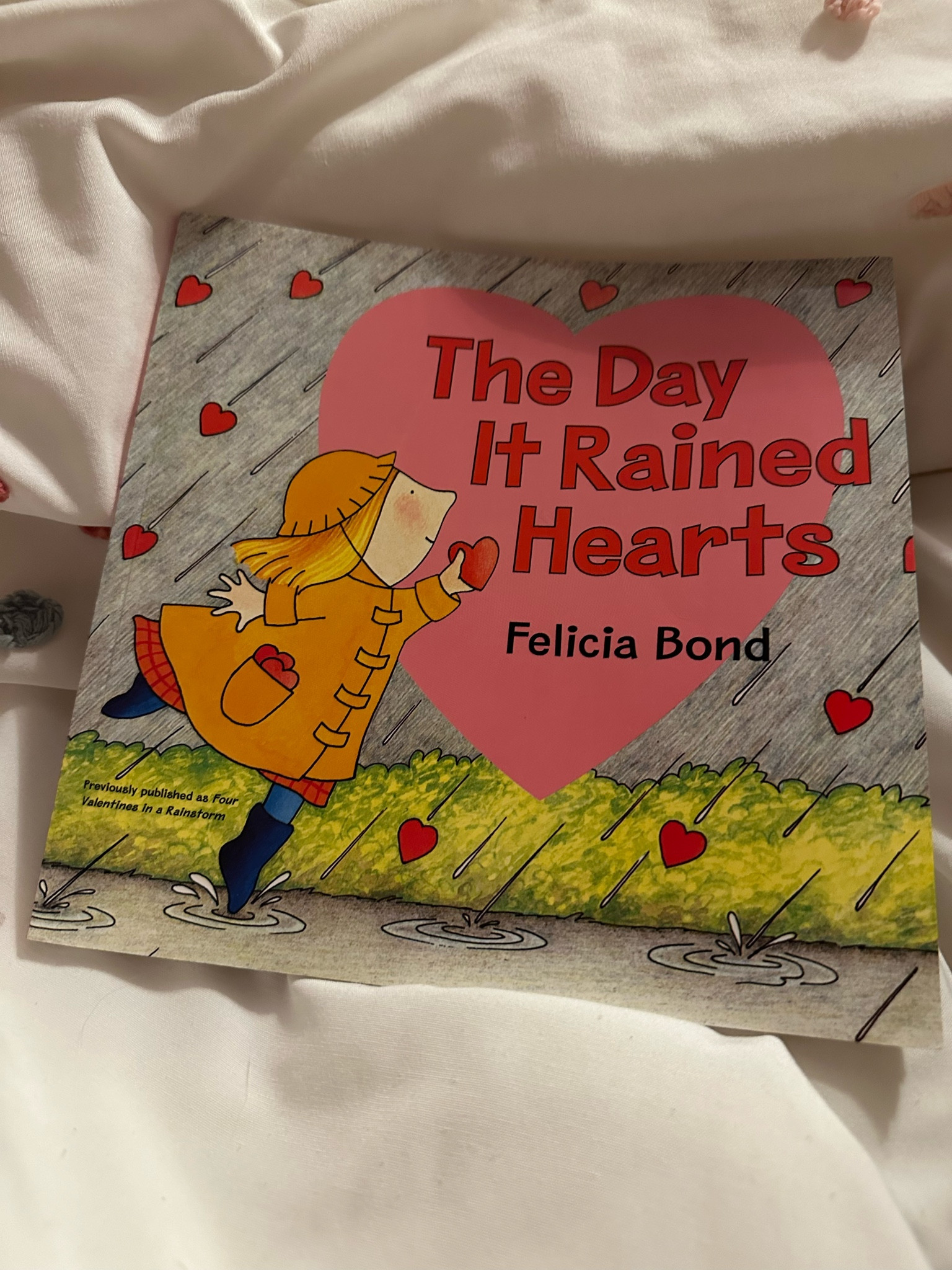 Perfect book to give your little valentine 

Valentine’s Day 
Kids valentine 
Valentines gifts 
