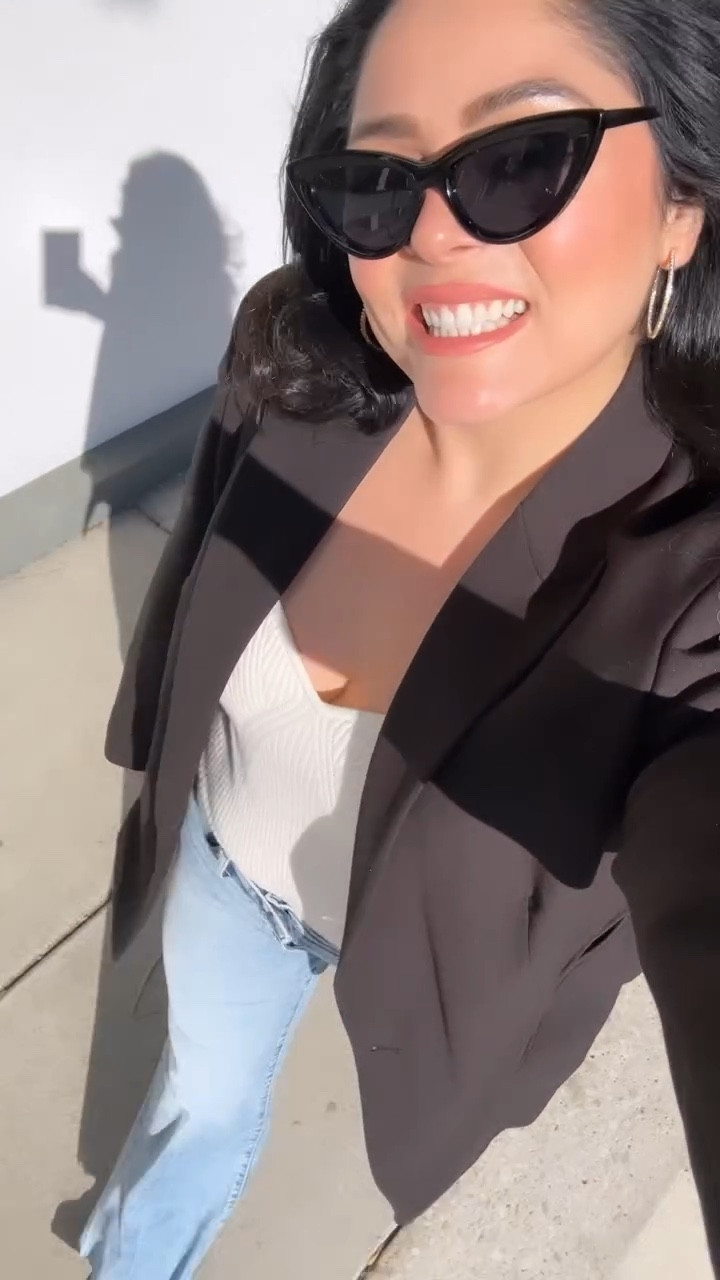 I am obsessed with these flare jeans! Went to do agent and casting drop offs and these jeans are comfy, chic and stretchy. 

#LTKfindsunder100 #LTKVideo #LTKmidsize