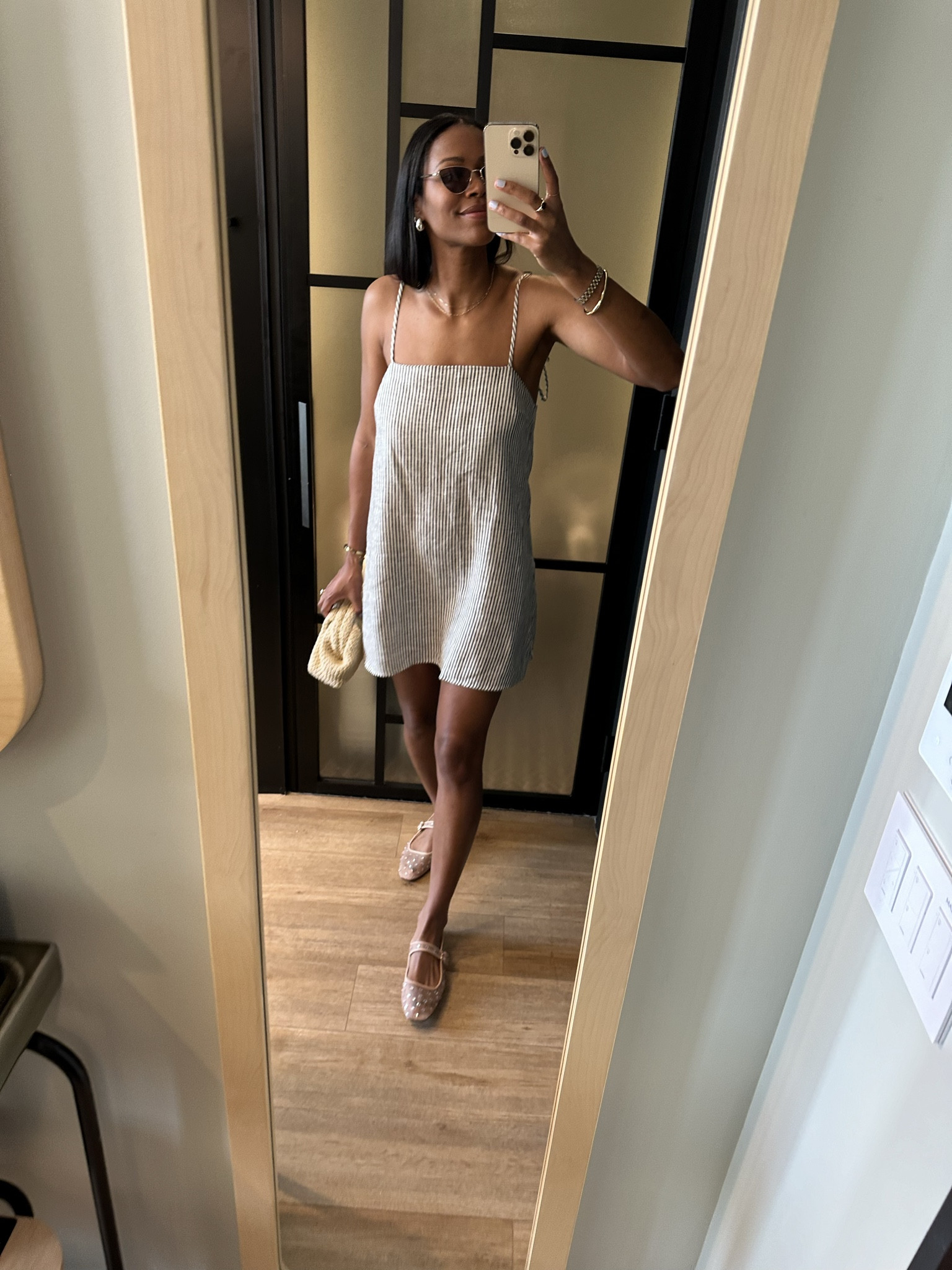 [updated fall faves below 🤎] I call this my heatwave dress. It's a must have (oversized + linen) for July - August in the city. 🩵 Swipe to see it styled with darker accessories 