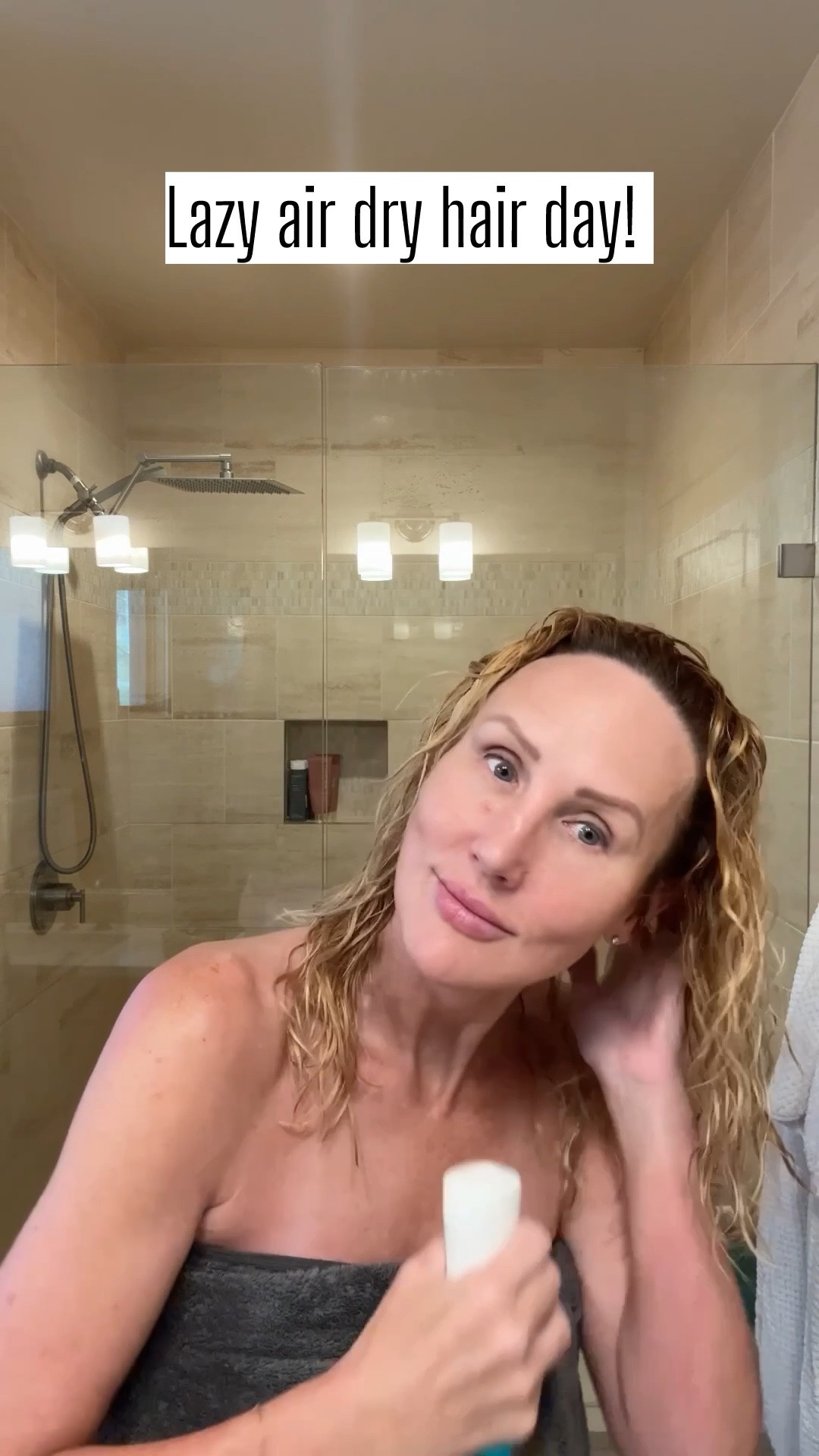 Lazy air dry hair day! ❤️

#hair #haircare #haircareroutine #hairstyles #wavyhair