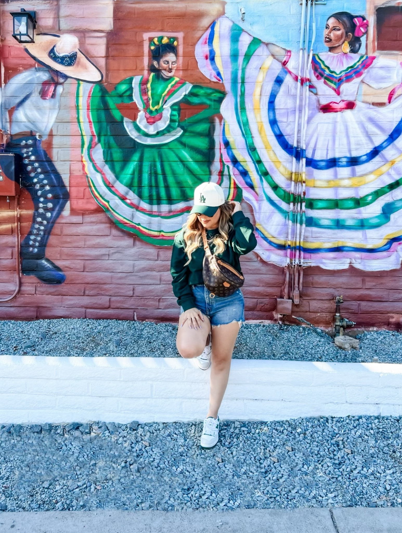 Crewneck size small 

#LTKfindsunder50 #LTKover40 #LTKstyletip