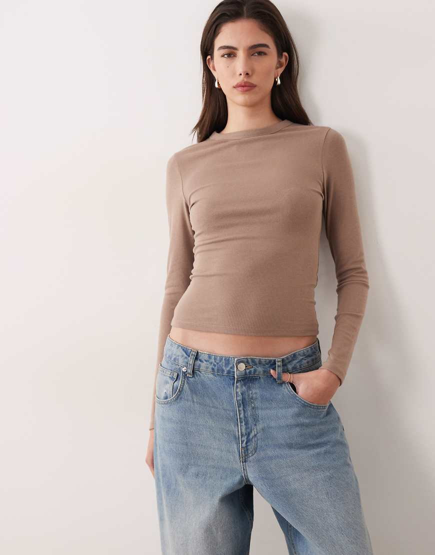 ASOS DESIGN soft longline long sleeve shrunken tee in mocha-Brown | ASOS (Global)