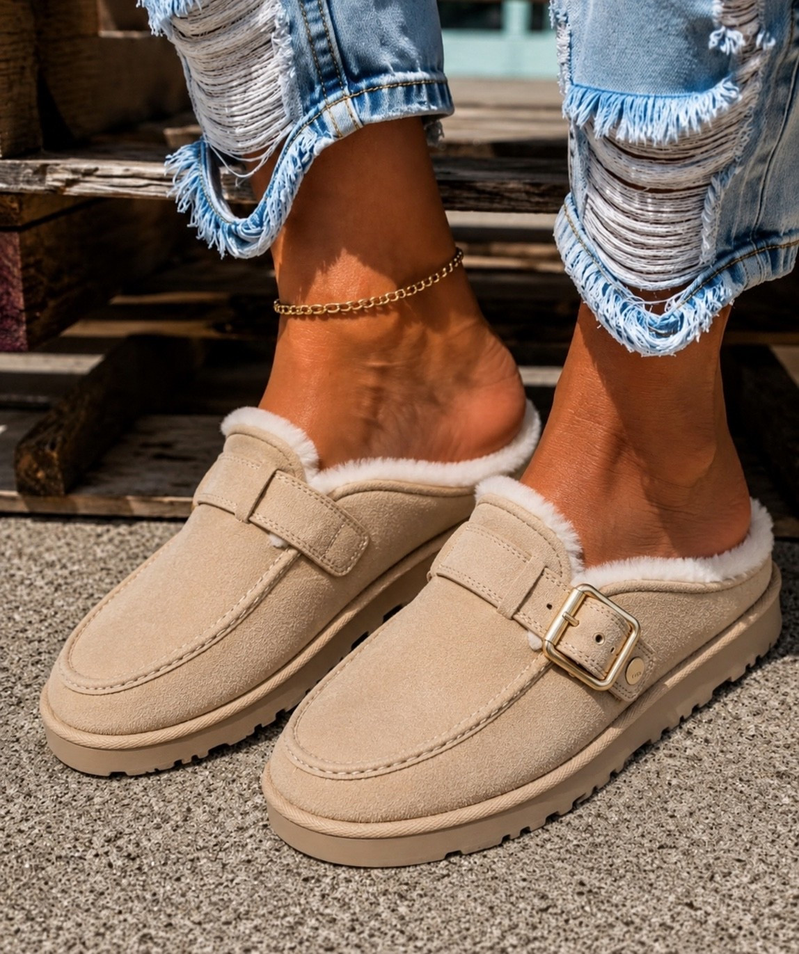 🚨 The most popular UGG of the season is going to sell out FAST! 🚨

UGG just dropped its new 2026 style, and it’s giving fuzzy, cozy, wear-it-everywhere perfection. 🤎 The convertible strap can be worn across the front or around the back for a more secure fit!

Style them with cozy socks, jeans, or leggings—this is going to be one of the most versatile shoes in your fall wardrobe. 🍂 But don’t wait, because the popular sizes will disappear quickly!

Comment UGG and I’ll send you the link to the new 2026 drop! 🔗