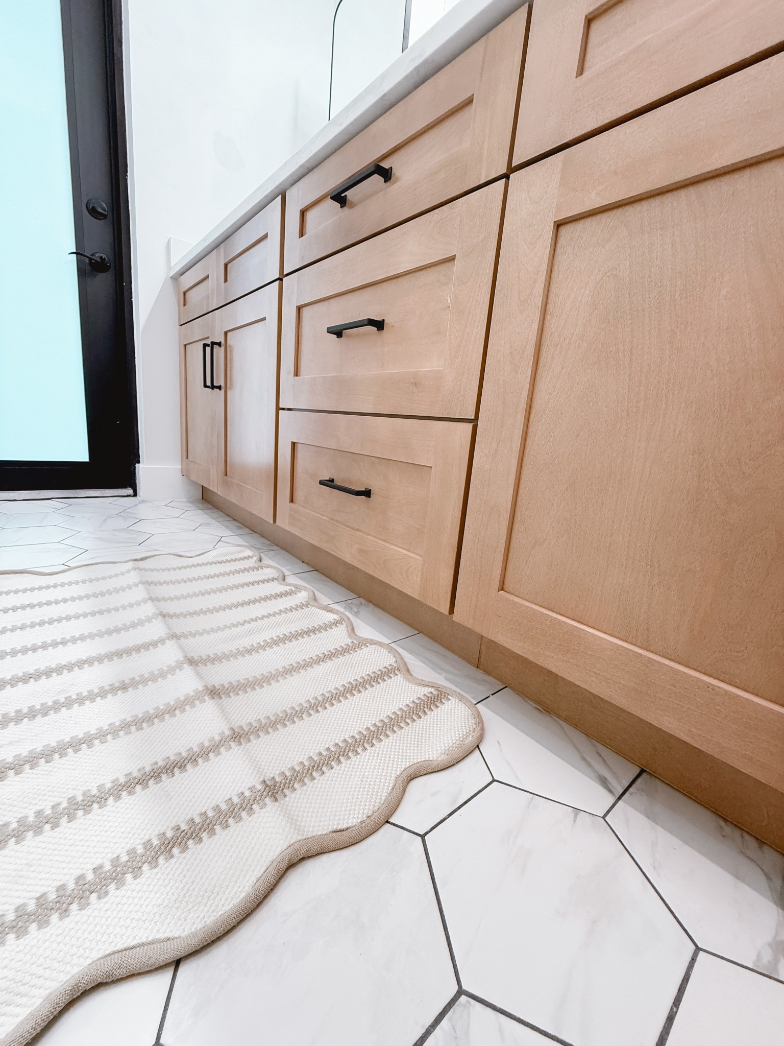 Scalloped bathroom rug for under $10

#LTKSummerEdit #LTKSeasonal #LTKStyleTip