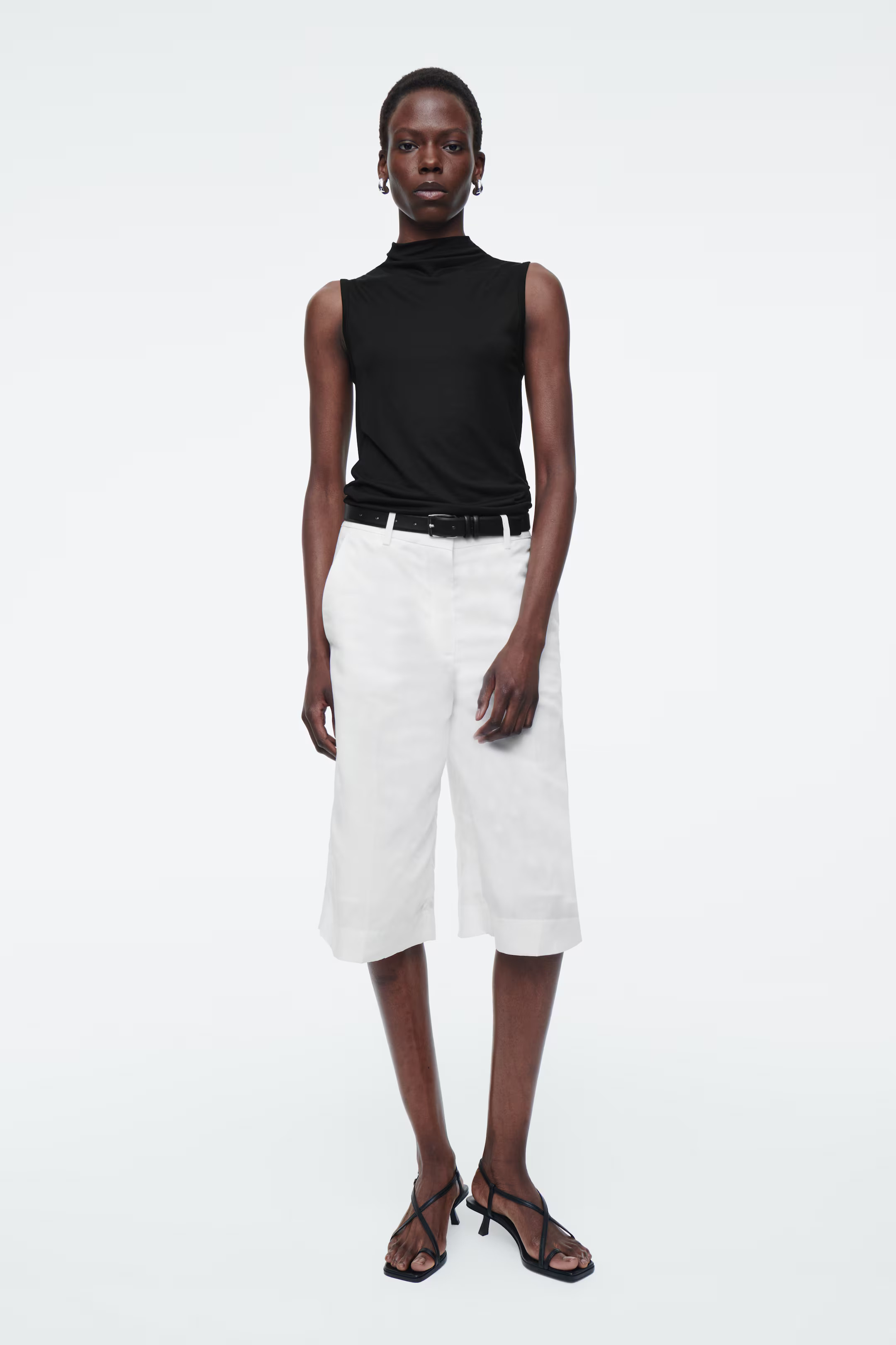 ÄRMELLOSES TANKTOP MIT HOHEM KRAGEN | H&M (DE, AT, CH, NL, FI)