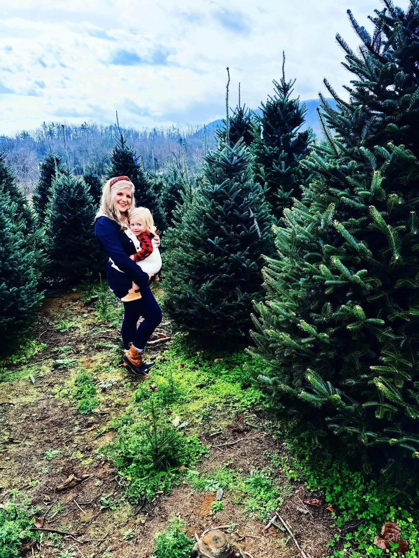 🎄❤️🎶 You made this a Christmas to remember…” 🎶❤️🎄 Our sweet country babies 🤱🌾👶🏼 at the most precious little ages 🫶🏽, so many special traditions 🛻🌲 and memories made 🛷🦌, and closing ✍🏼 on our farm sweet farm 🏡🚜 just in time for Christmas 🎅🏻🎊 … this sure will forever be a #christmastoremember and our very sweetest one yet!! 🥰🌟 And can’t think of a sweeter or more special way to close out year 2025 🥳🎉 and “ring in the new year” 🪩🎊 than moving to our new home!! 🏡📦🌟 #achristmastoremember #bestchristmasgift #sweetestchristmasyet #homefortheholidays 