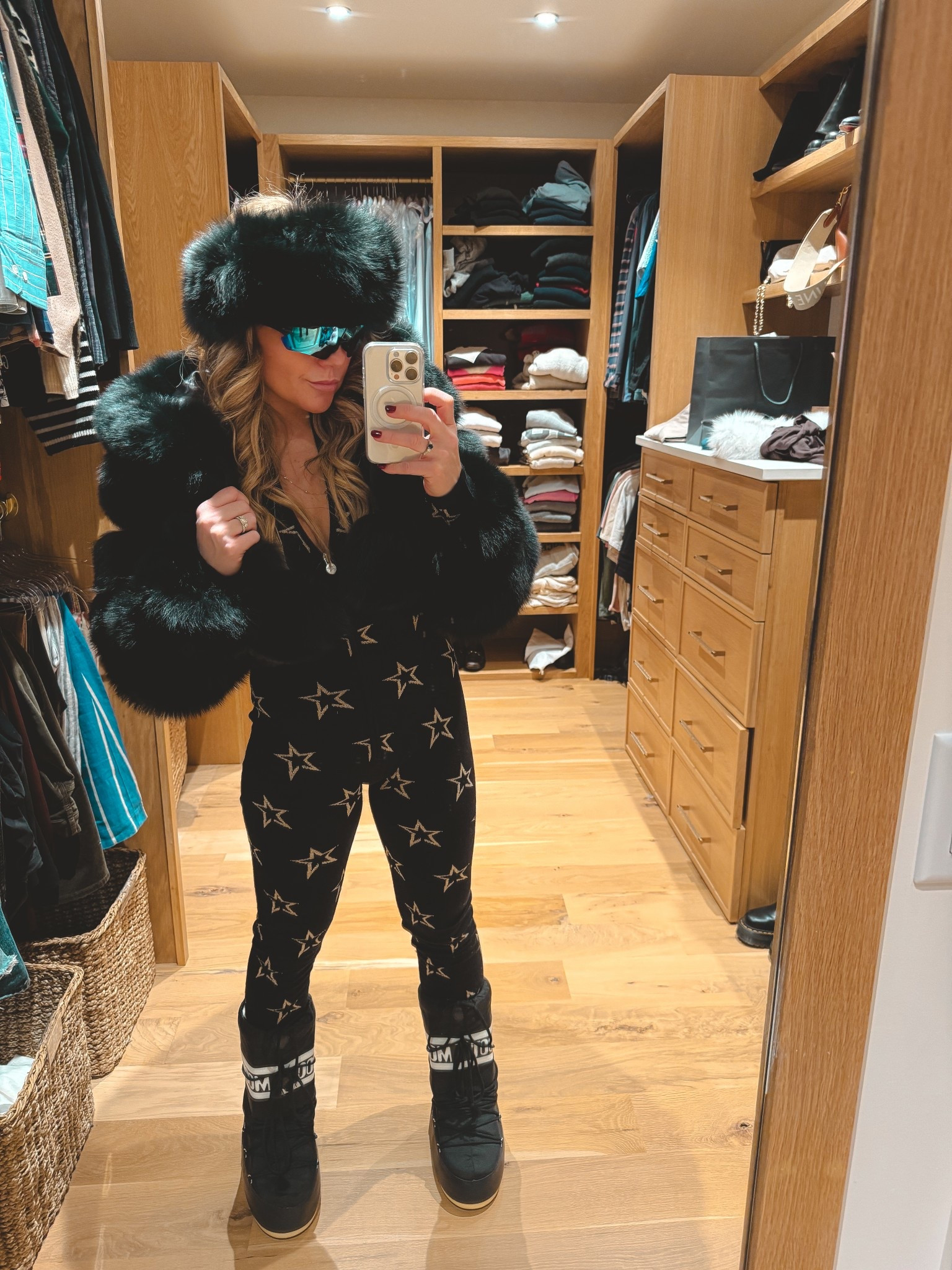 Apres Ski outfit. ⛷️❄️🖤⭐️

#LTKStyleTip #LTKTravel #LTKSeasonal