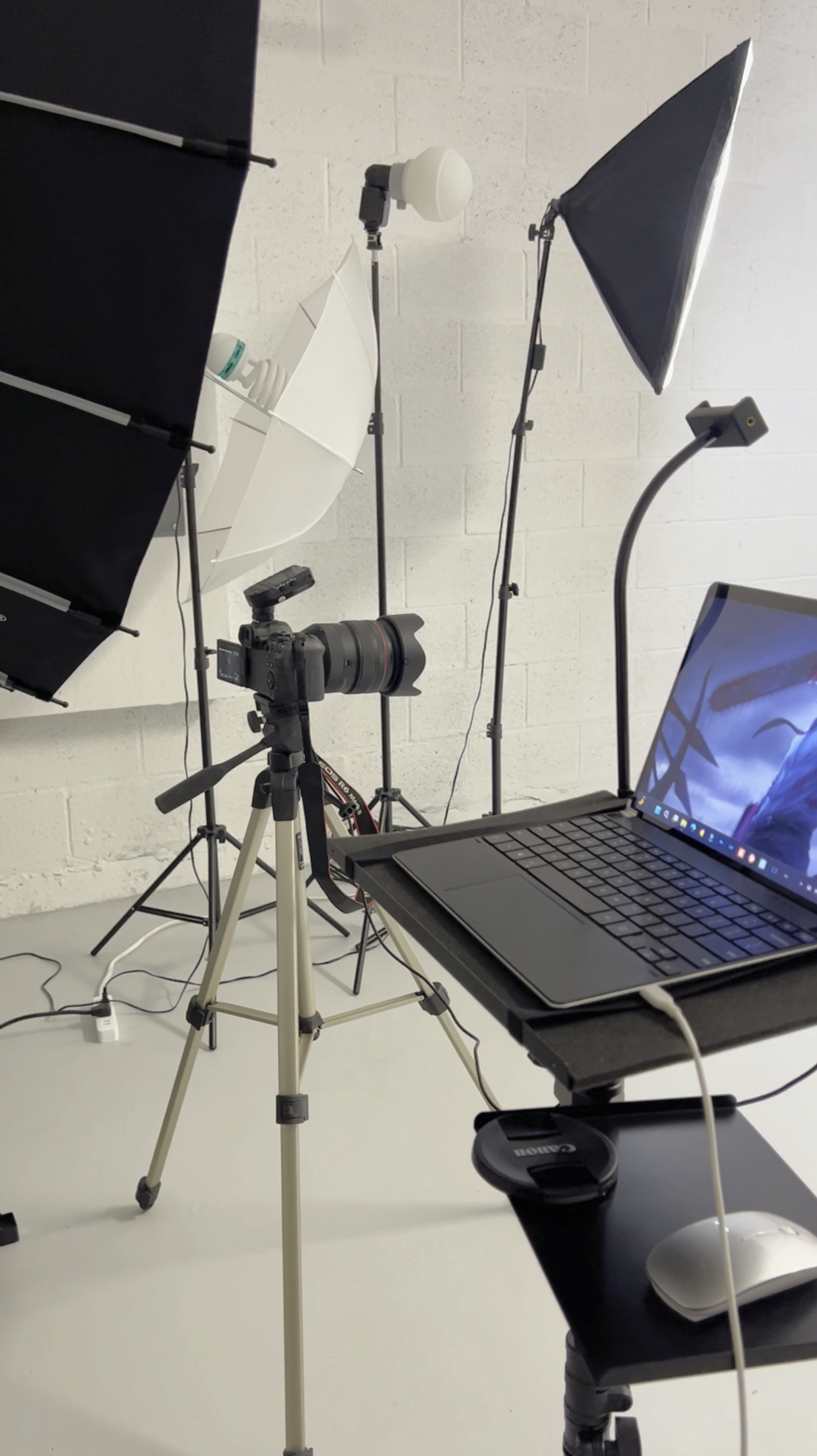 We turned our garage in a photography & #CreativeStudio 📸🎥 and it is coming along so well. Definitely best of both worlds. Hubby now has a space for his photography business and I have a space to create content. Here’s a peak of where we are so far. I’ve linked some of my fave #ContentCreatorTools and all items used to create our photography and creative studio. #ContentCreator