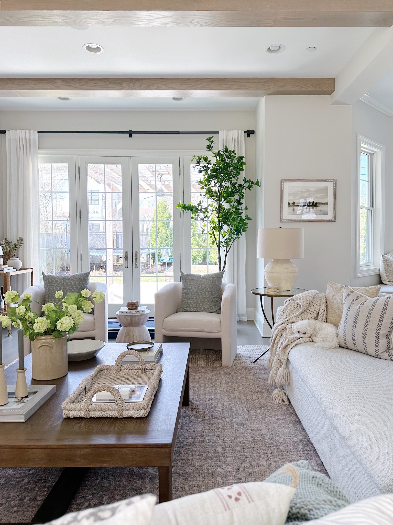 Living room spring home decor!! Love this gorgeous rug, and this sofa is on sale for under $1,000!

#homedecor #springdecor #livingroom

#LTKsalealert #LTKSeasonal #LTKhome