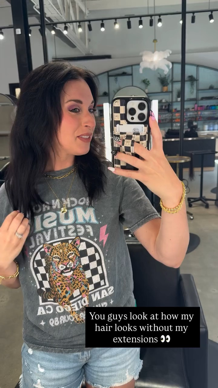 You guys look at how my hair looks without my extensions 👀