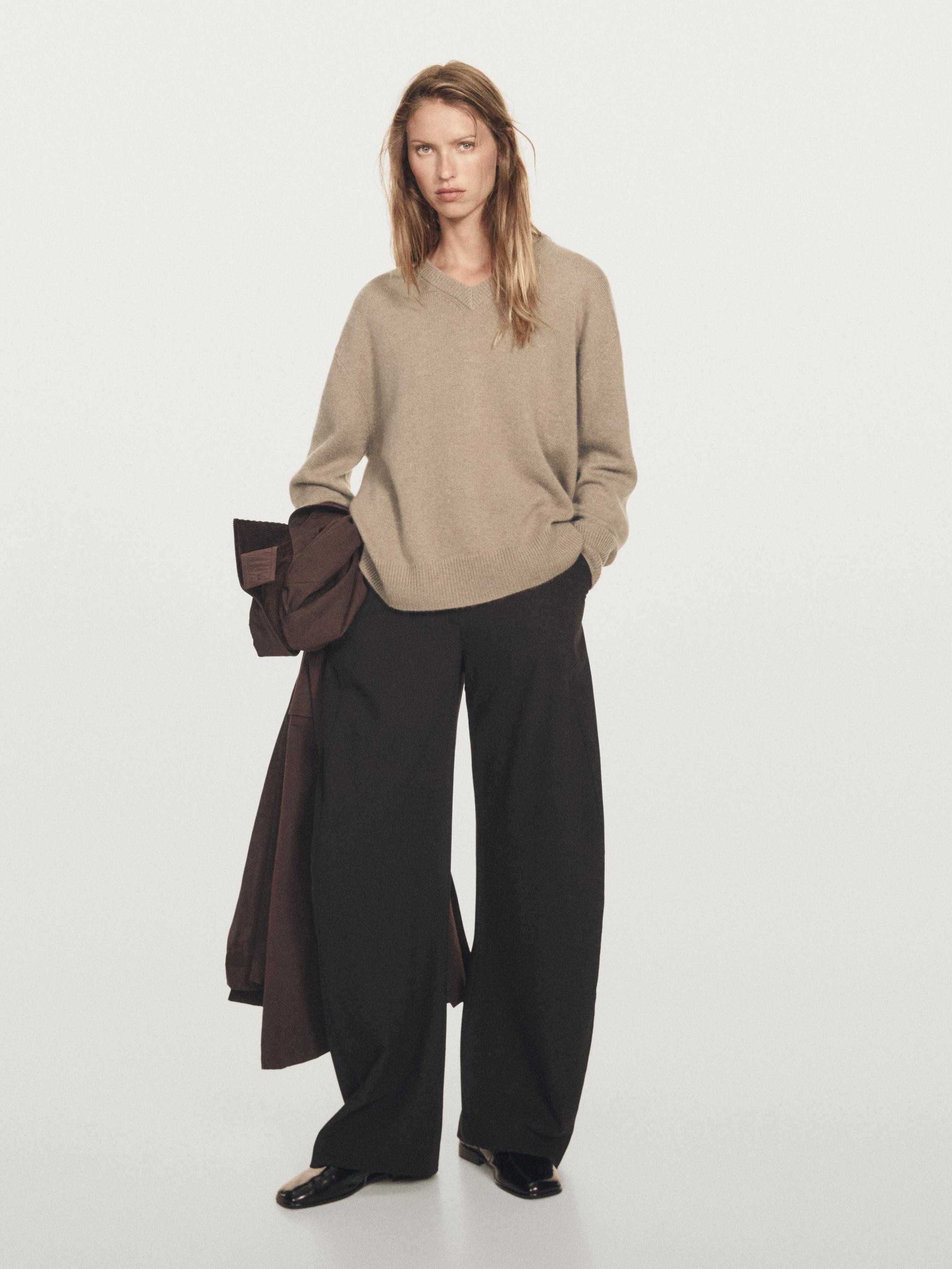 Knit 100% cashmere V-neck sweater | Massimo Dutti UK