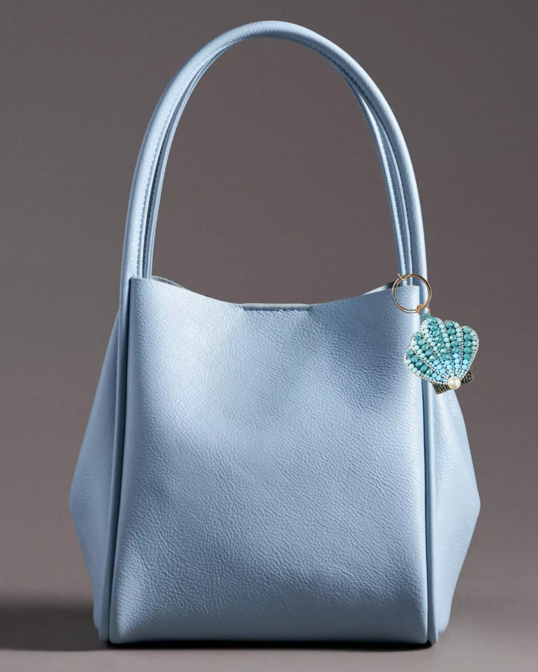 The cutest shoulder bag and purse charm!

Bag Charms | Ava Ketels | Ketels Coast | Shoulder Bag | Shoulder Purse | Small Bag | Vacation Purse | Vacation Must Haves 

 #LTKFindsUnder100 #LTKStyleTip #LTKItBag