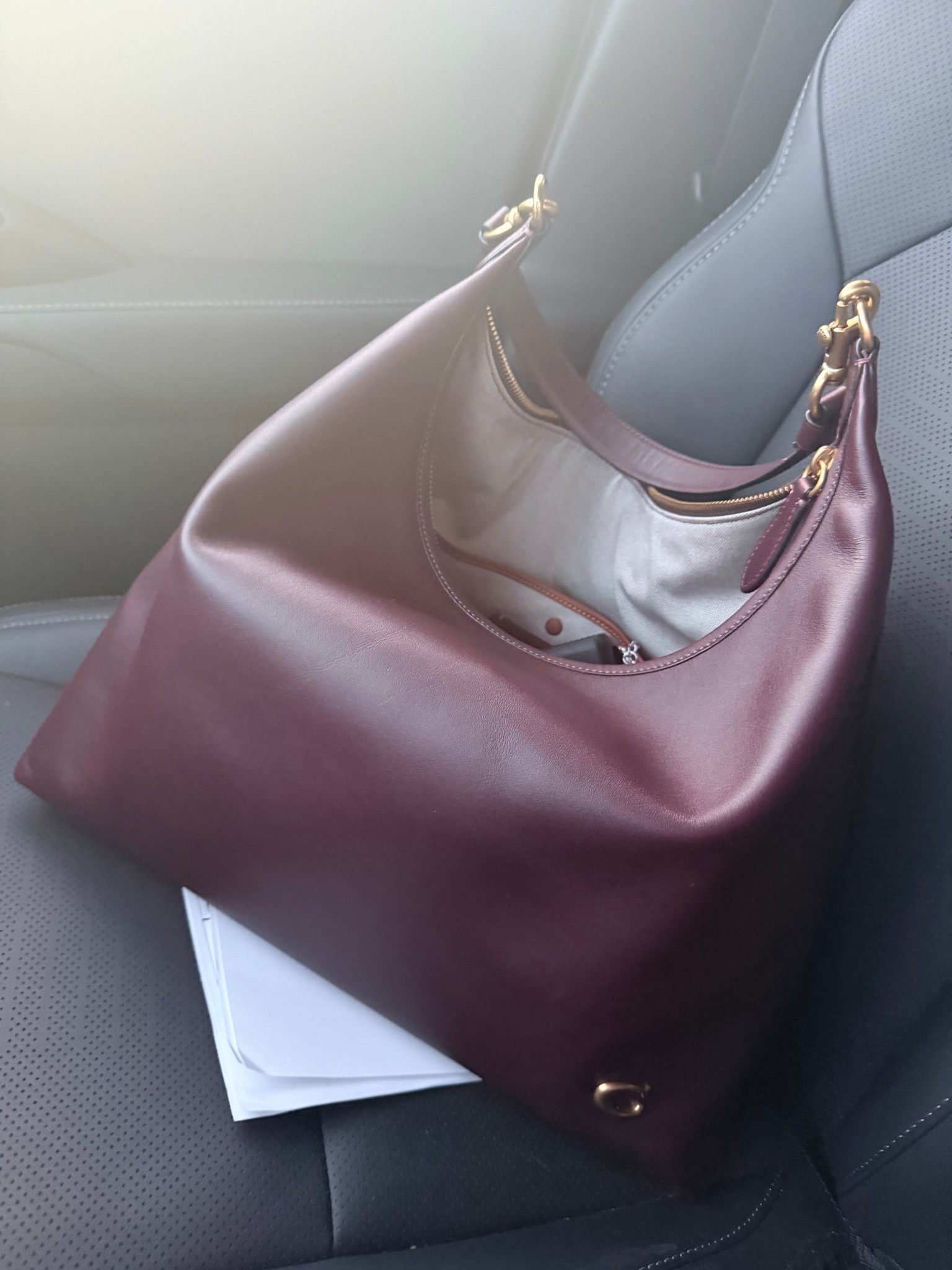 Obsessed with the style and look of this Juliet 38 bag. She holds a lot! 

#LTKootd