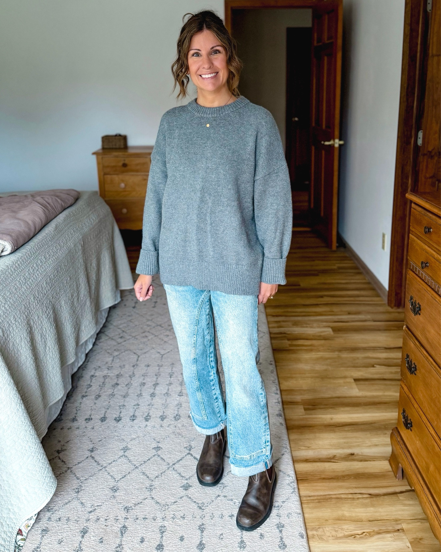 3 cozy and comfy Fall outfits:

Outfit 1: xs in my sweater (I have quite a few colors!) and 24 short in my jeans (short isn’t available anymore but the raw hem makes them easily cut off). My blundstone boots are size 6

Outfit 2: xs in my cardigan, 0 in my corduroy pants (seaweed color—linked the other two styles as well) And size 6 in my clogs!

Outfit 3: small in my mockneck sweatshirt (100% cotton!) xs short/petite/25” inseam in my leggings, and 6.5 in my sneakers