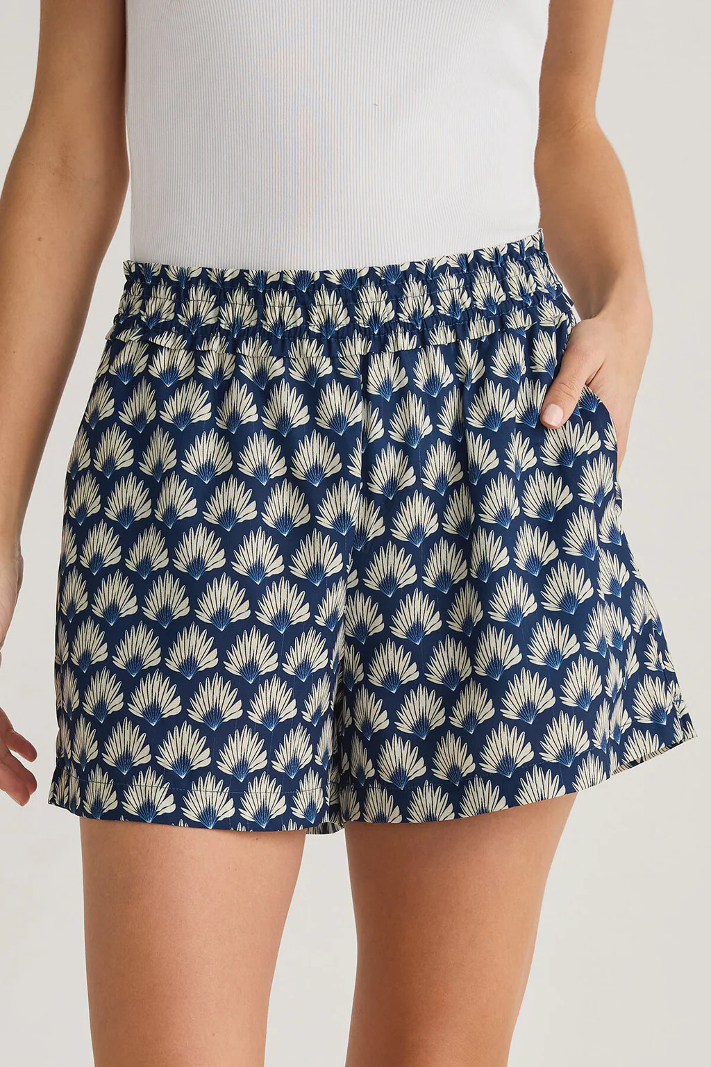 Eesome Geometric Print Shorts | Social Threads