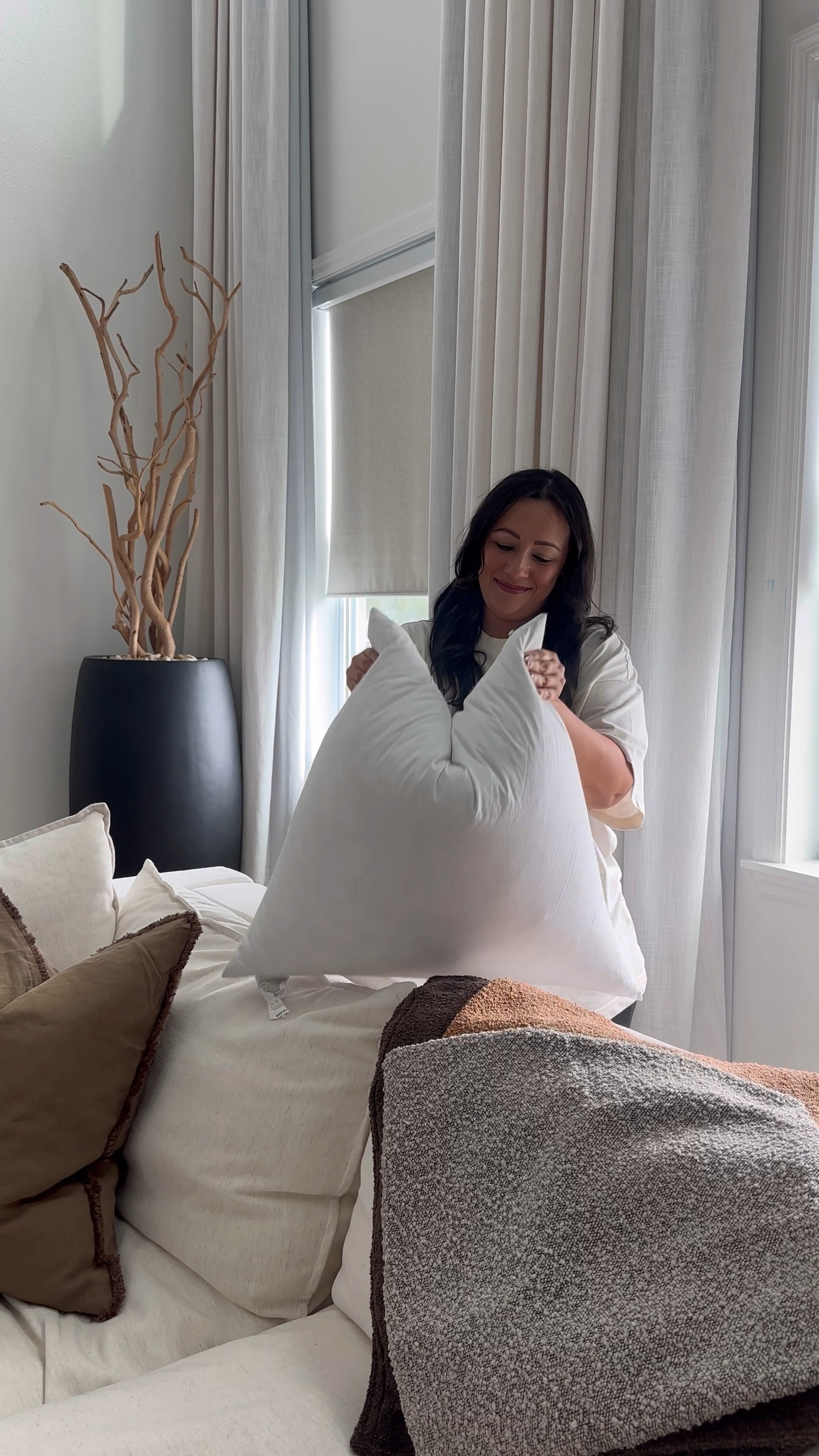 Amazon pillow covers and inserts! 
Follow for more affordable home decor 🤎🤎



Pillow covers
Feather down pillow inserts
Fall pillows
Warm tone pillow
Covers
Brown pillow covers 
Boucle pillow covers
Home 
Home decor
Fall decor
Fall home 


#LTKHome #LTKVideo #LTKSaleAlert