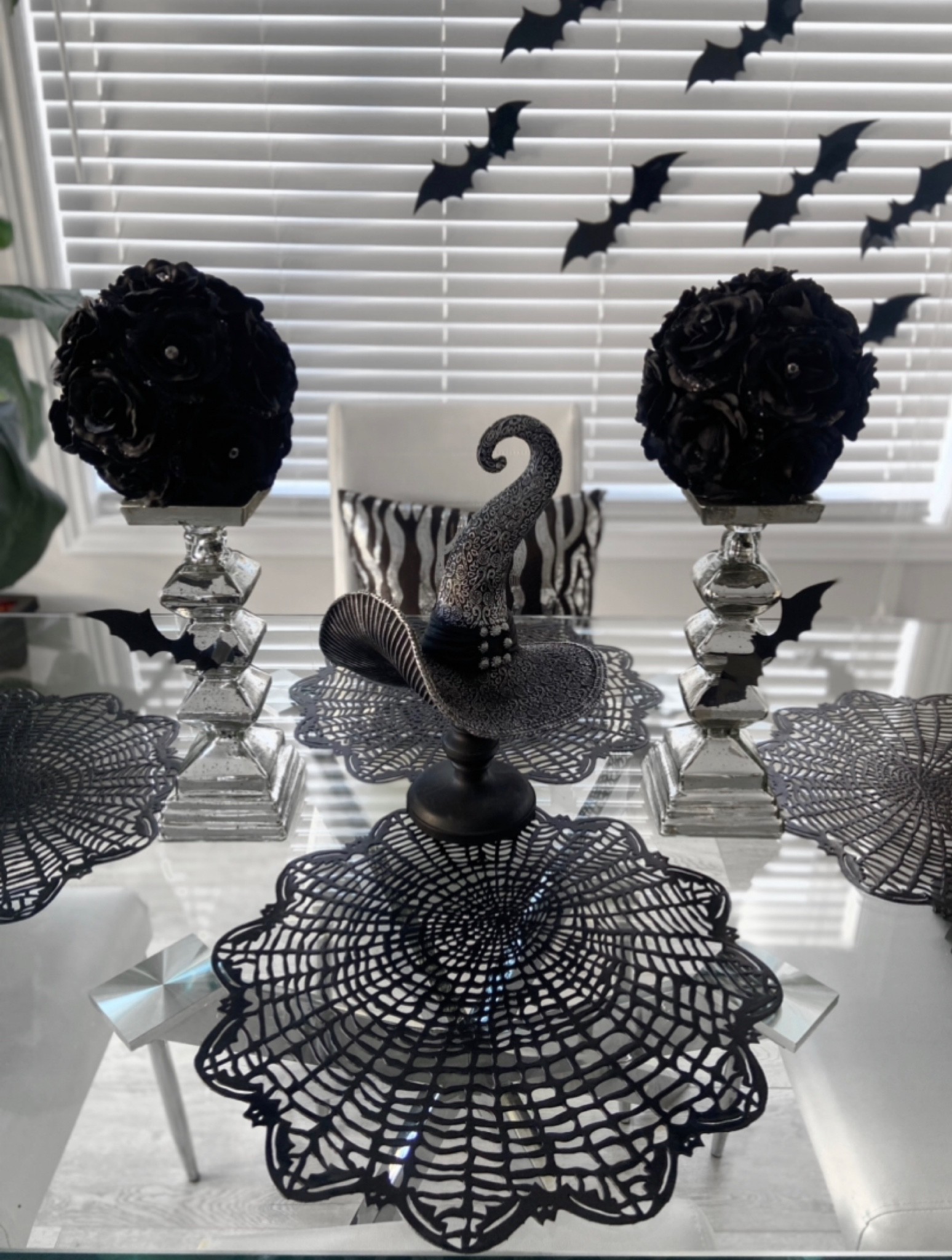 Halloween decorating ideas for dinning room table 


#LTKSeasonal #LTKhome #LTKHalloween