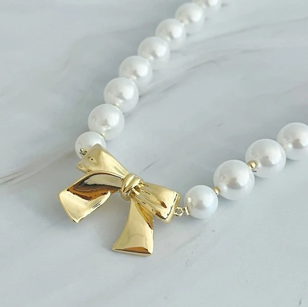 Bow And Pearls Necklace | Casual Chic Boutique