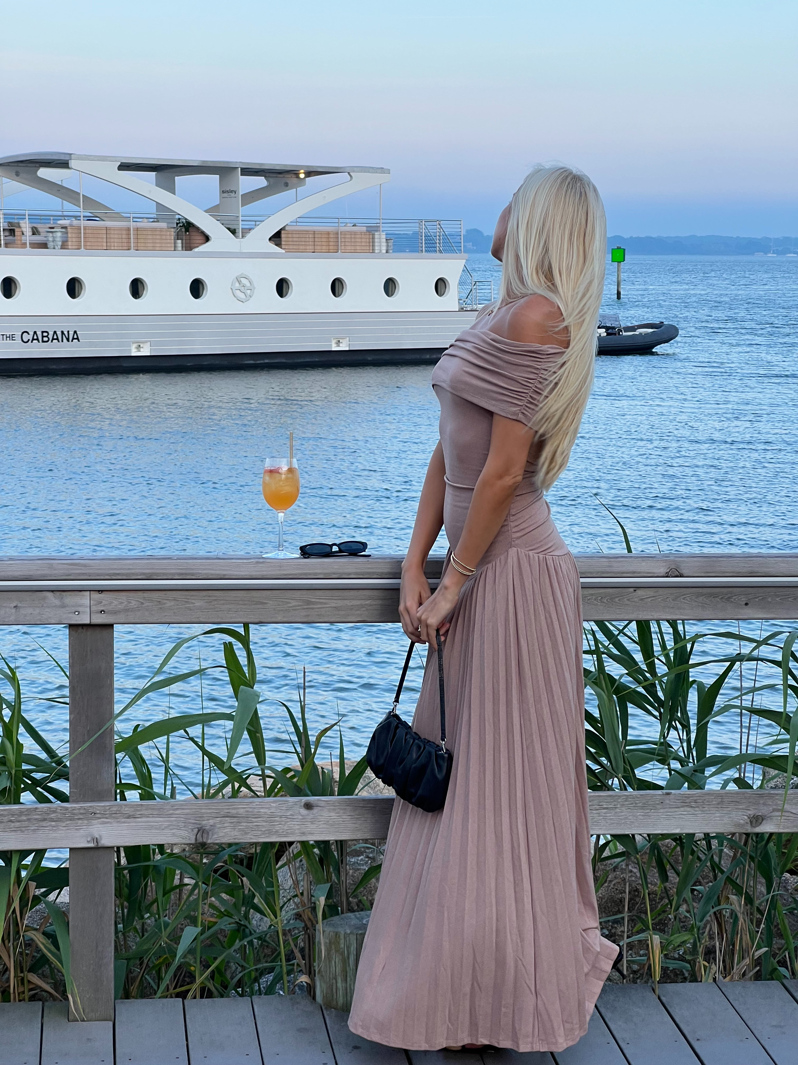 the most STUNNING lioness dress. beautiful color and pleating, so so so flattering! perfect for any season too in my opinion 

 #LTKSeasonal #LTKParties #LTKStyleTip