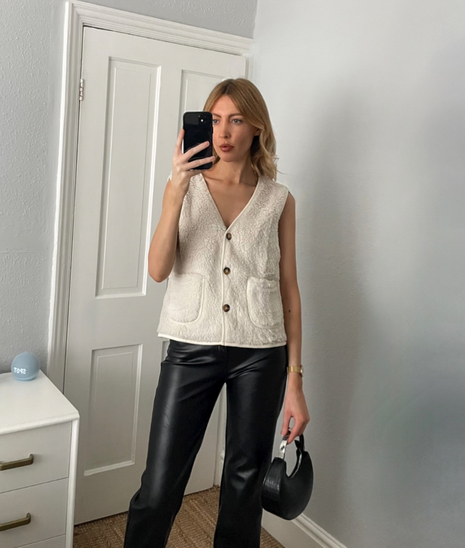 Wearing a size small in this Borg waistcoat from asos. Oversized fit 

#LTKfindsunder50 #LTKSeasonal #LTKeurope