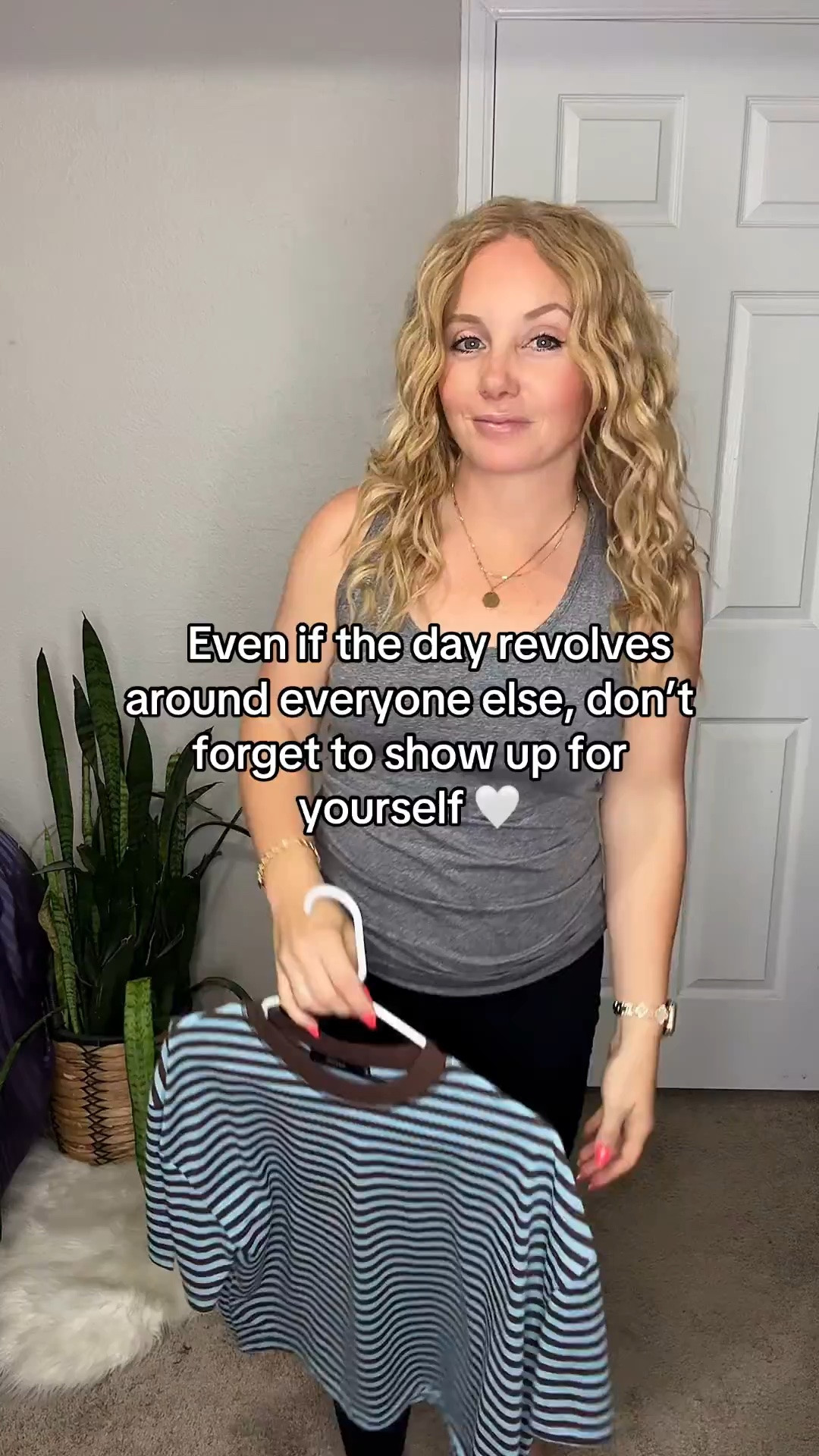 Comfy and casual ootd — striped oversized tee, white jogger sweatpants, brown sandals and brown faux suede bag





Size 6/8 summer outfit ideas, midsize summer outfit, casual summer style, effortless everyday style, Amazon fashion midsize, petite Amazon fashion, coffee run outfit, SAHM outfits for summer

#LTKootd #LTKSaleAlert #LTKPetite