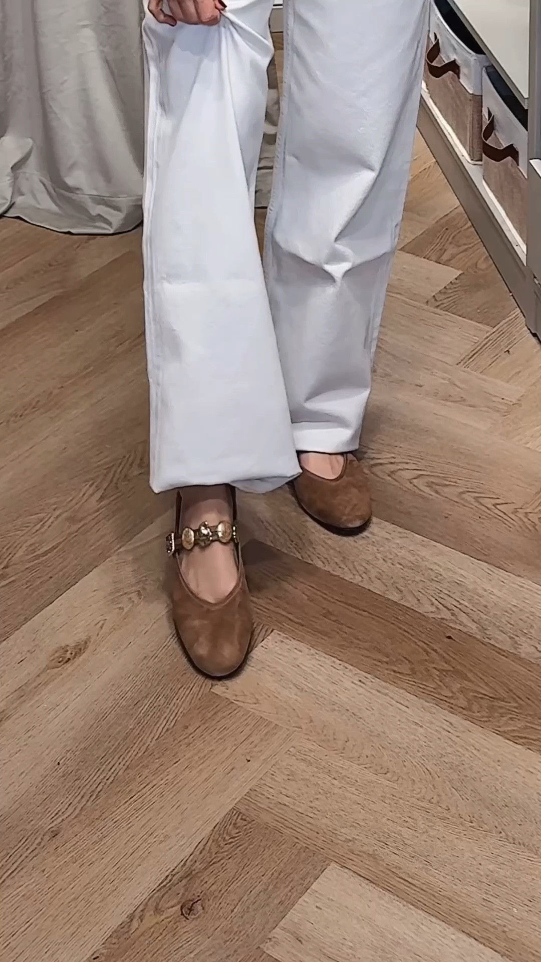 Perfect going into spring outfit 
White jeans
Agolde jeans 
Suede flats 

#LTKdayinmylife #LTKSeasonal #LTKootd