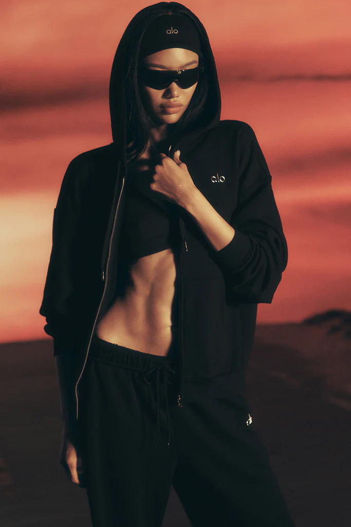 Fit:Unisex style. Designed for a boxy, oversized look—size down once if you prefer a closer fit... | Alo Yoga (US)