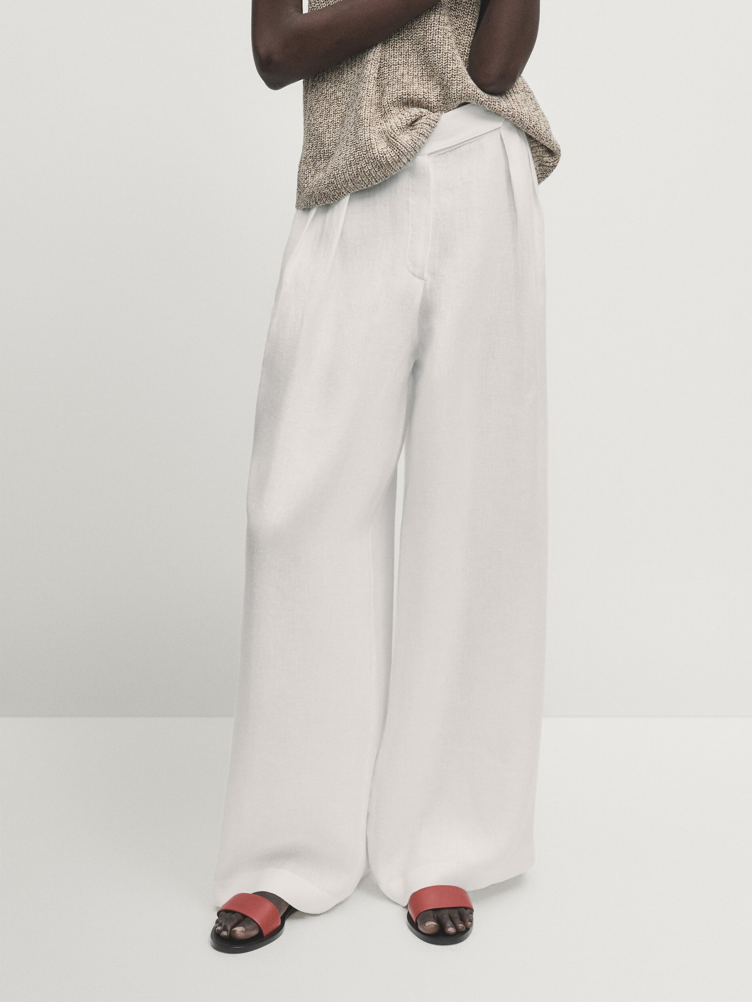 Linen wide-leg trousers with darts | Massimo Dutti US