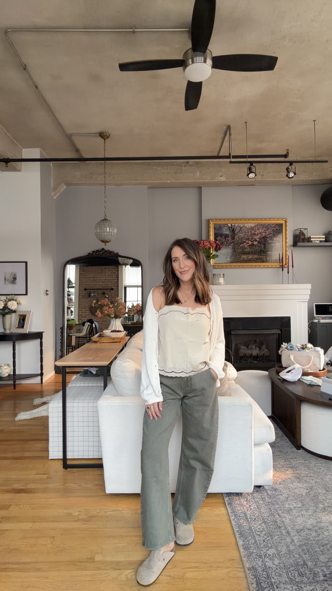 My go to transitional outfit from @abercrombie ! Wearing size S top and 24 denim
