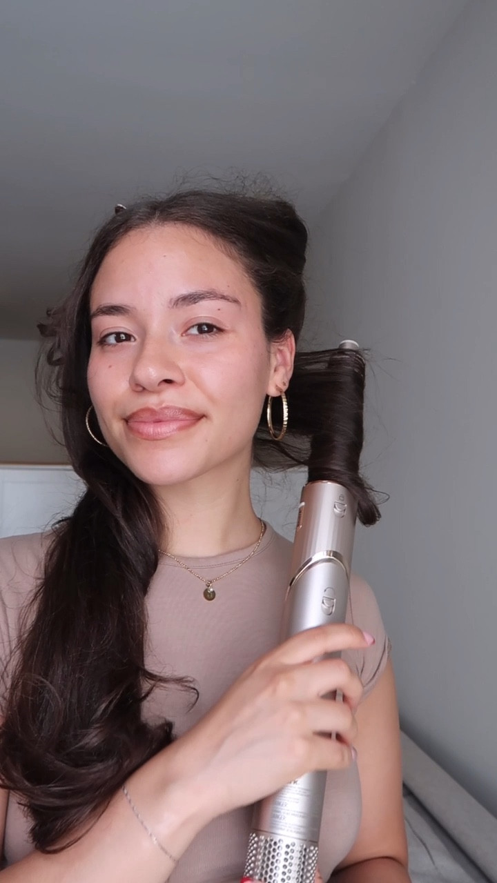#SponsoredBySharkBeauty One tool, every summer hairstyle! 🙌☀️💖
The Shark FlexStyle is my go2 tool for smooth blowouts and bouncy curls — all fast, easy, and heat-damage free.
I used the Oval Brush and Auto-Wrap Curlers — both are linked in my LTK shop so you can try them too!
@sharkbeauty #SharkFlexStyle #blowout #curls @Shop.LTK #liketkit 