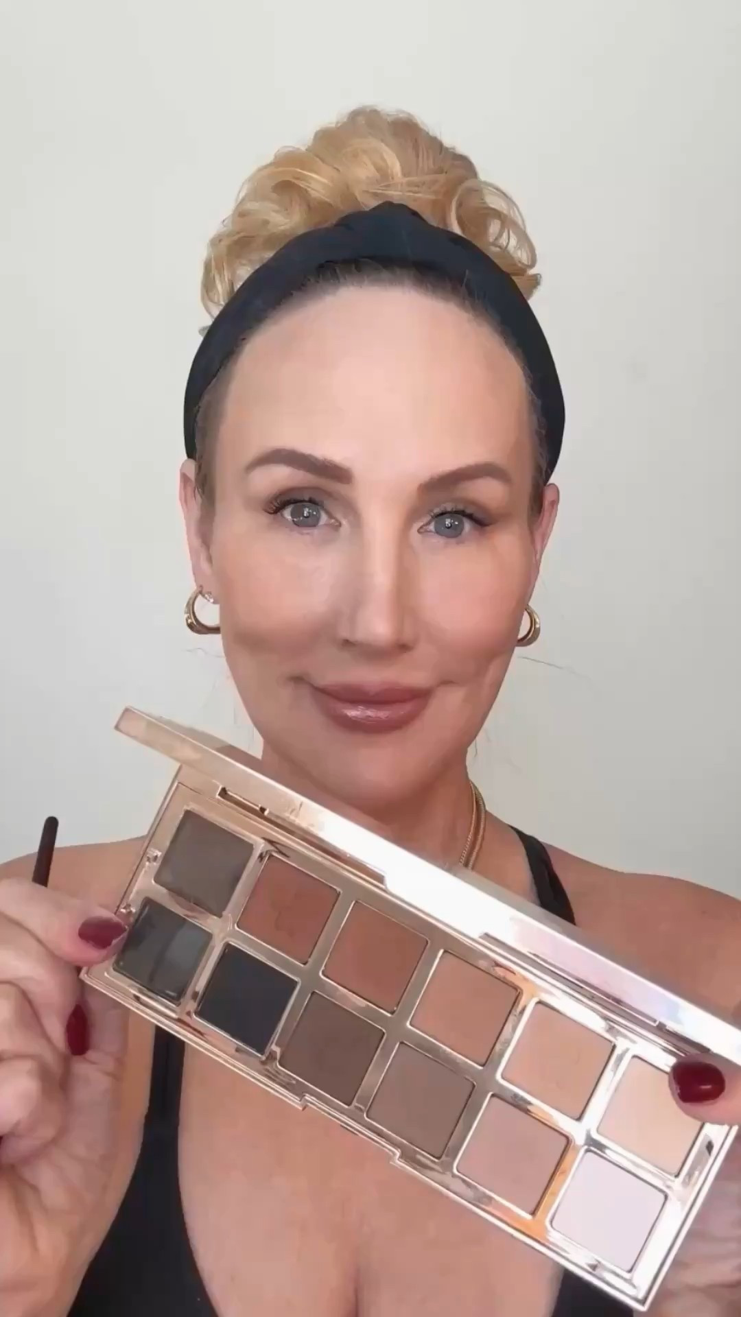 Love this eyeshadow palette ❤️ 

#eyeshadow #eyeshadoepalette #makeup #makeupover40 #GRWM