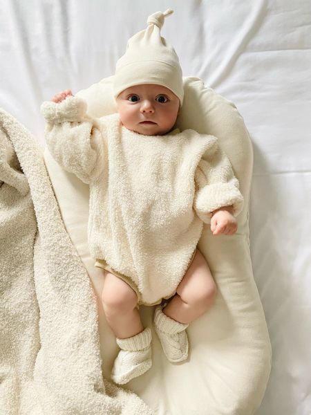 Baby boy / baby girl fuzzy sweatshirt, booties

Barefoot Dreams blanket dupe

#LTKbaby #LTKbump #LTKfamily