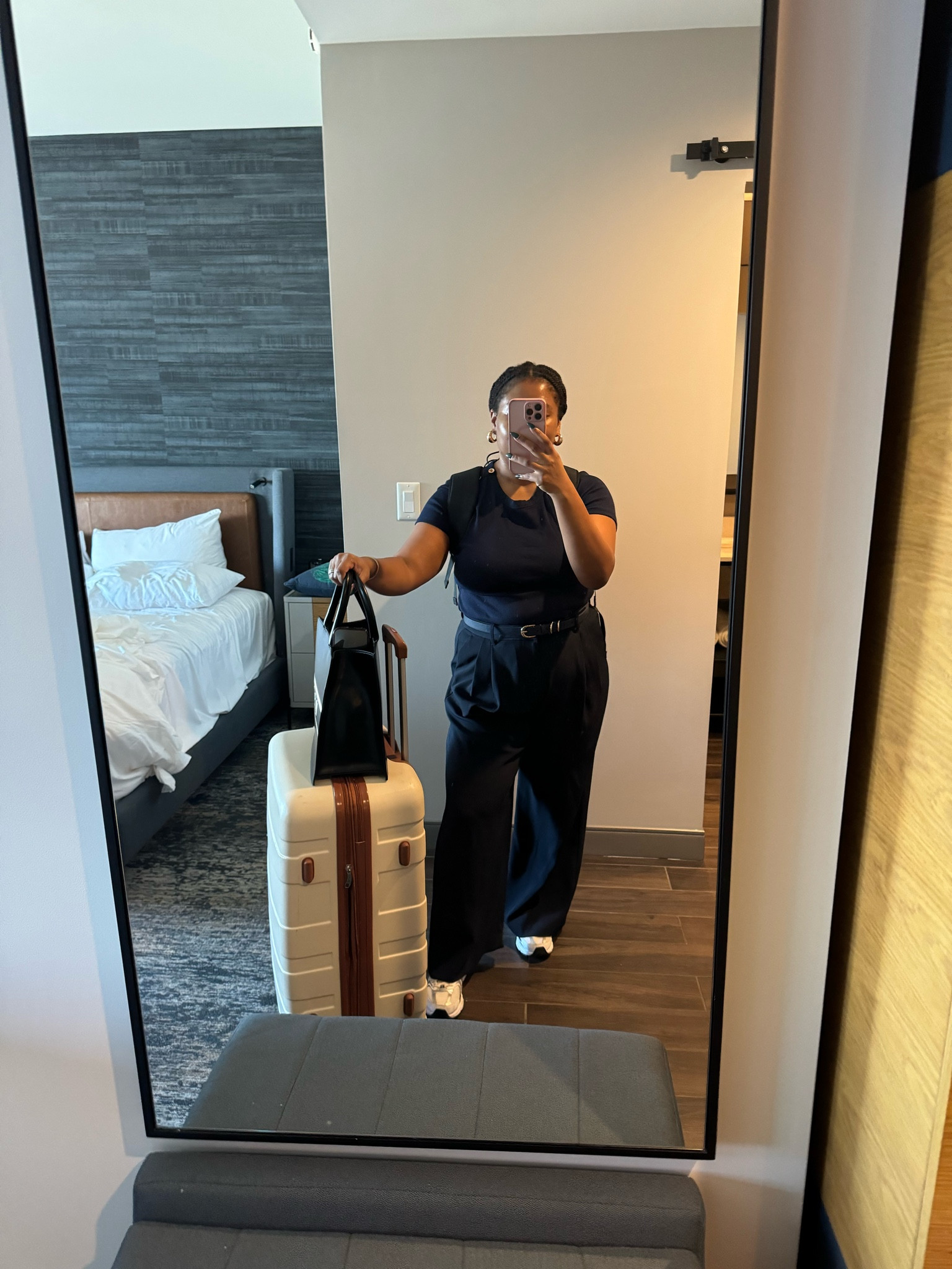 Travel day outfit 🤍

Love this outfit for travel days and work. Super comfortable; true to size pants. I paired with sneakers for an airport friendly shoes! 



#LTKStyleTip #LTKWorkwear #LTKTravel