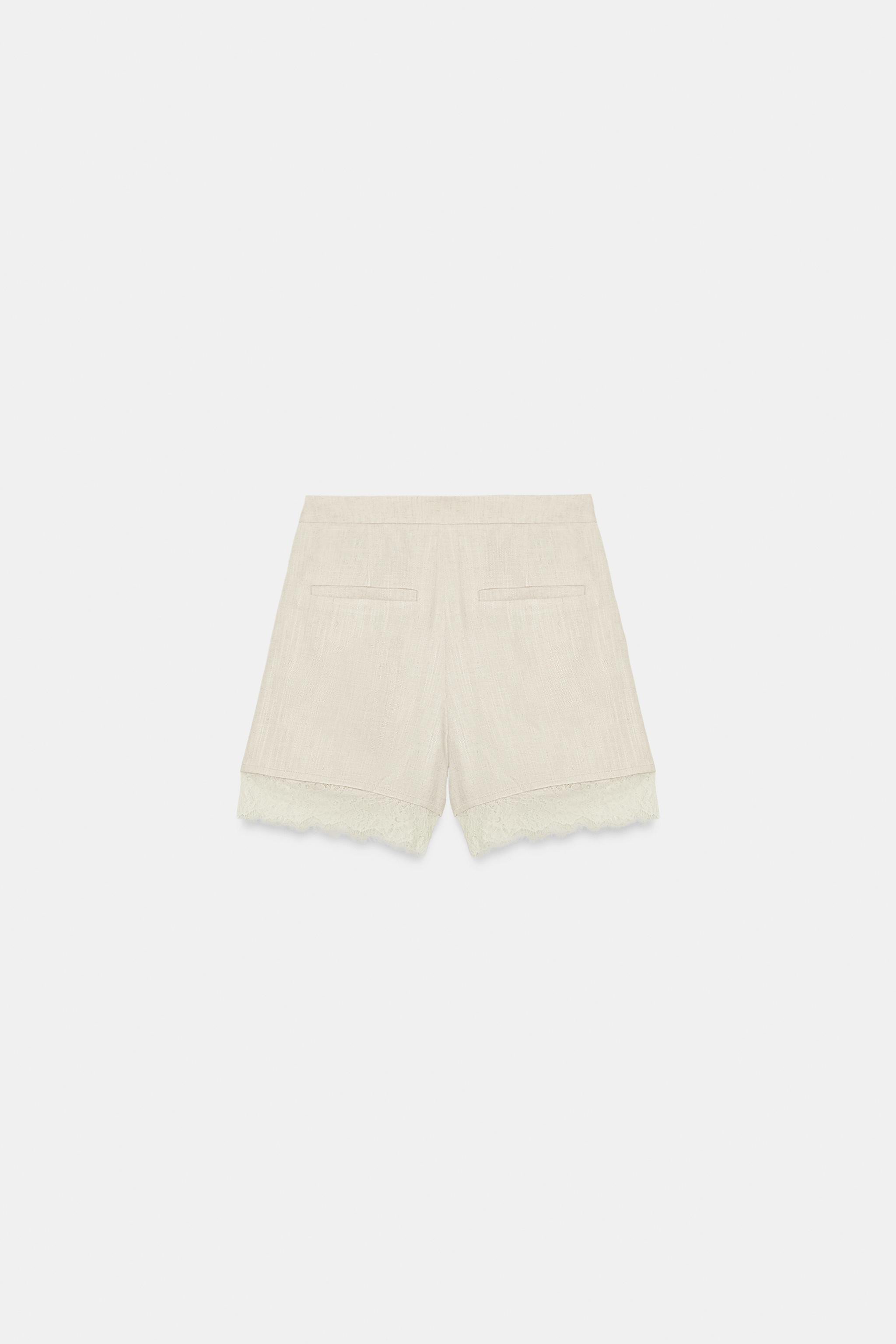 High-waist Bermuda shorts with front darts. Features front pockets, false rear welt pockets and l... | Zara UK
