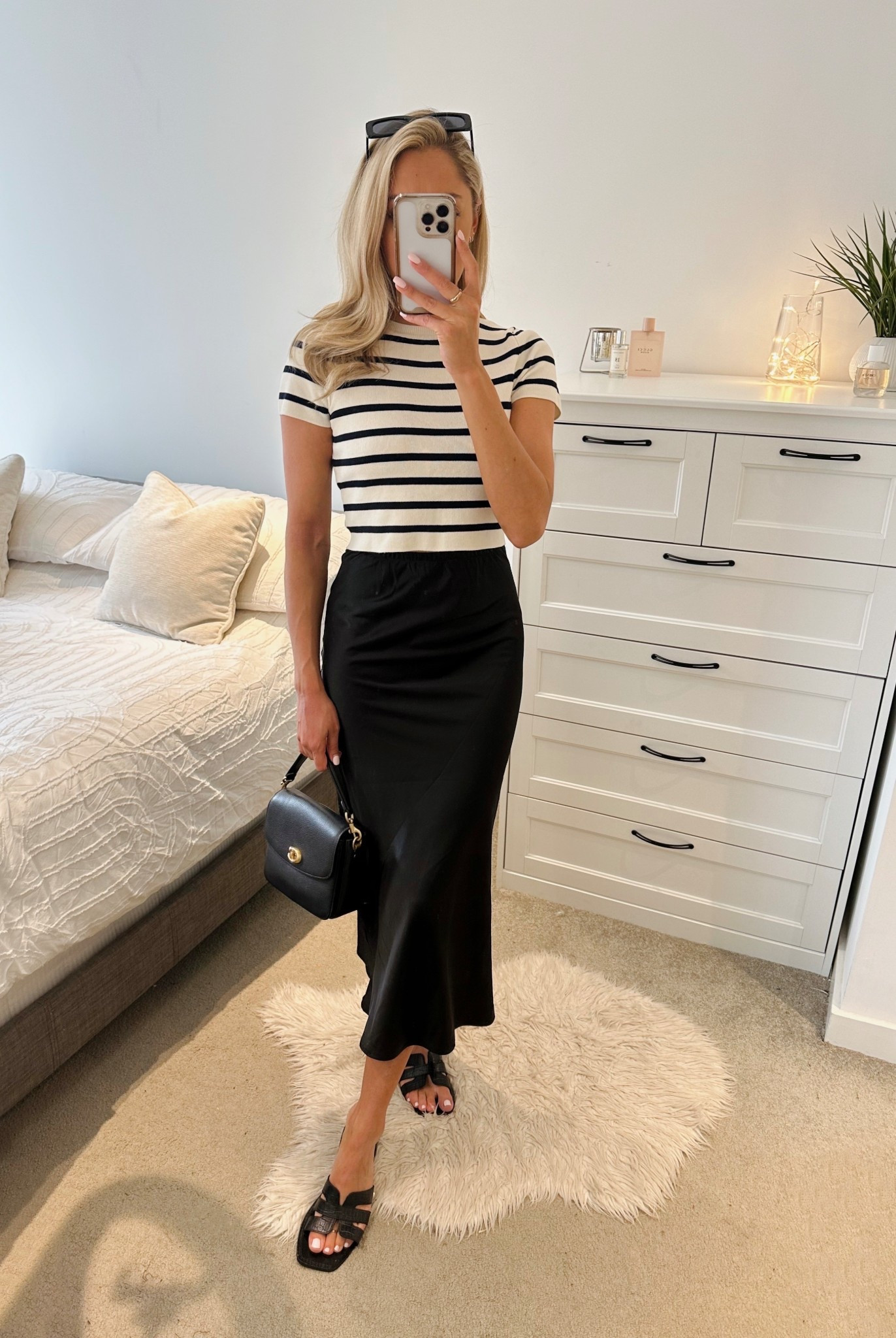 Spring Monochrome🤍

#springoutfit #monochromeoutfit #neutralstyle #stripes #satinskirt #midiskirt #coach #workwear

#LTKuk #LTKspring #LTKluxury