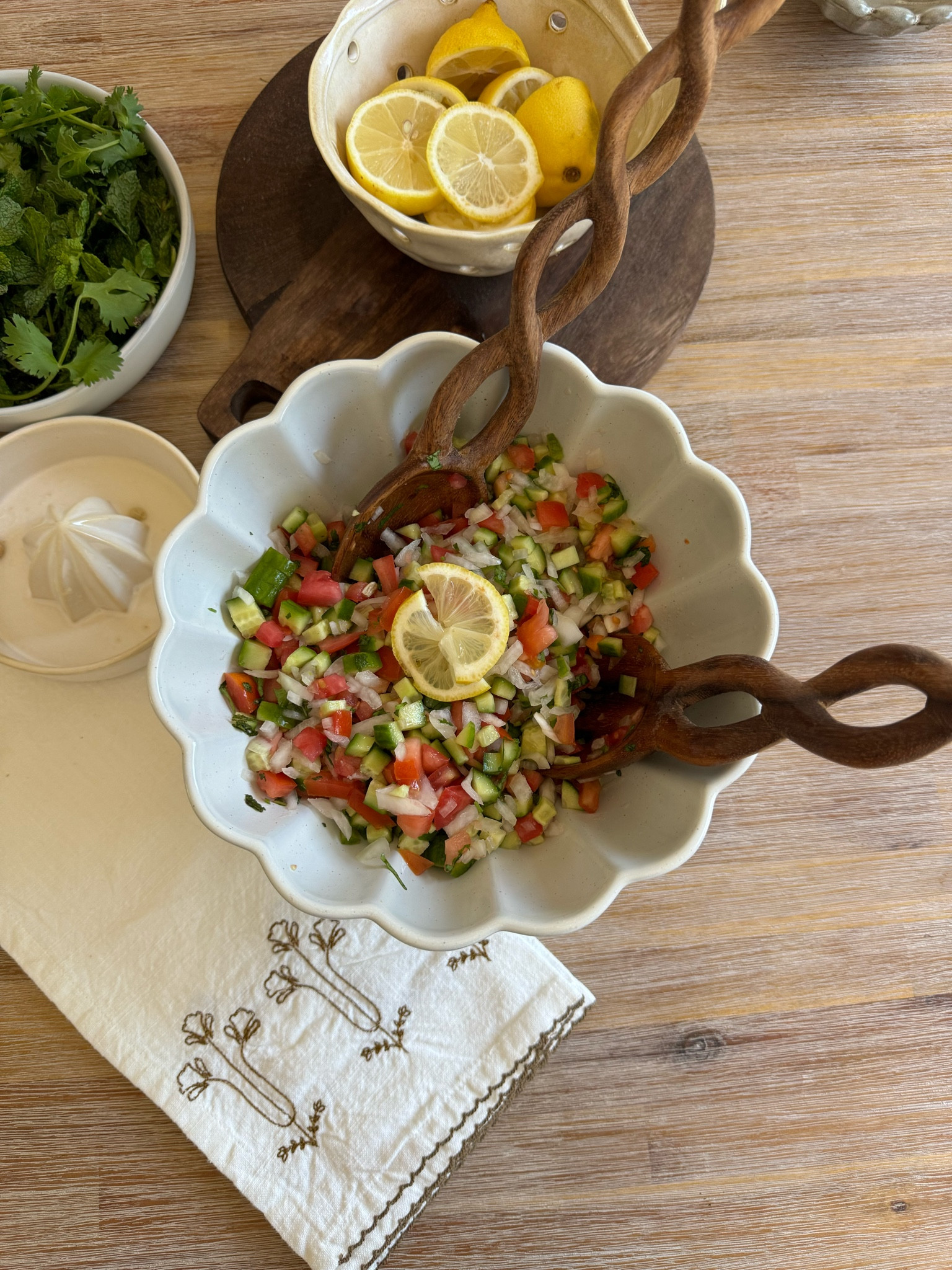 the prettiest serving bowl 🤍