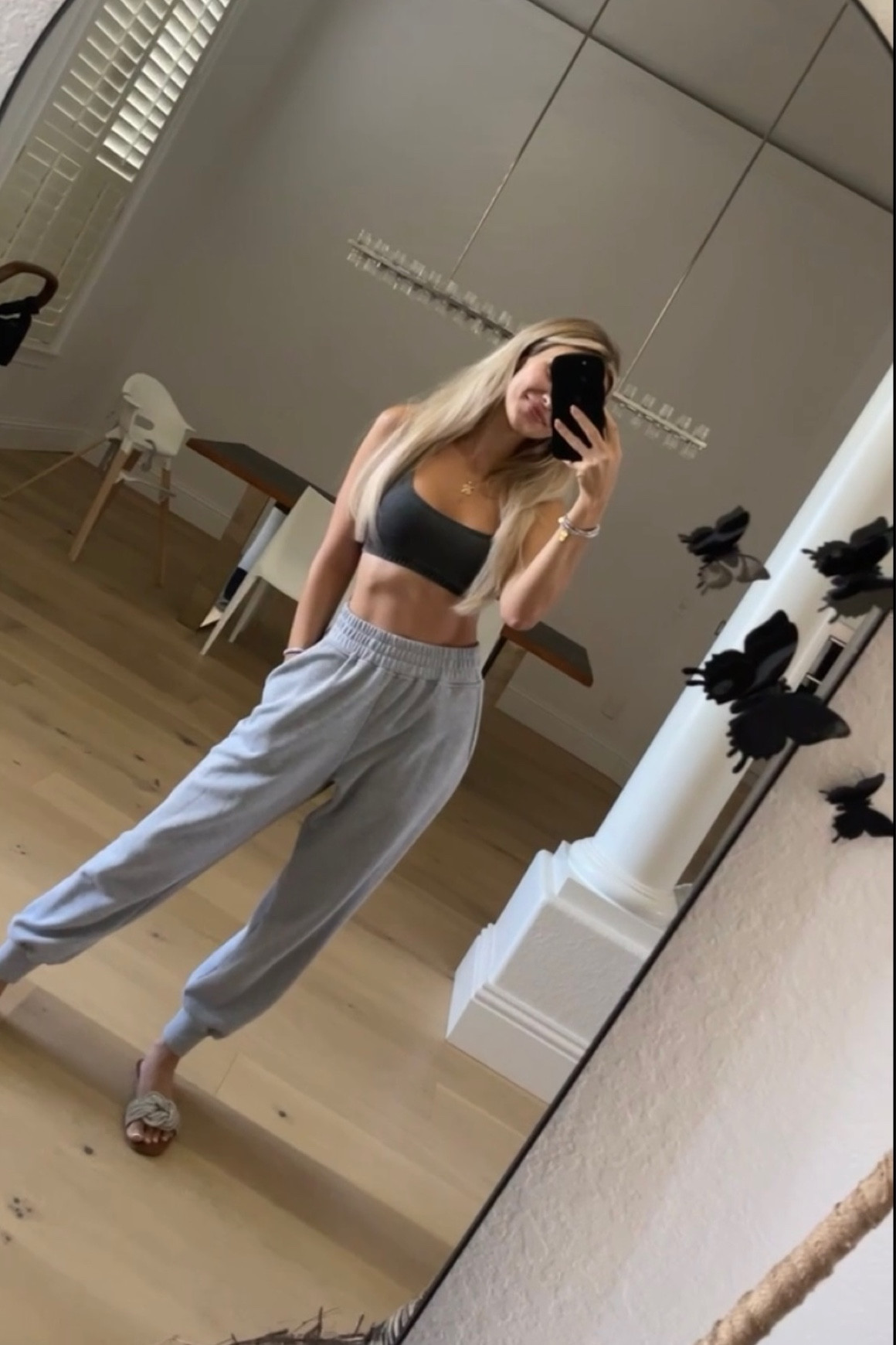 The BEST sweatpants + they’re on sale right now 💁🏼‍♀️ my exact top is an older Skims buy but linking their other colors! Size small in both 