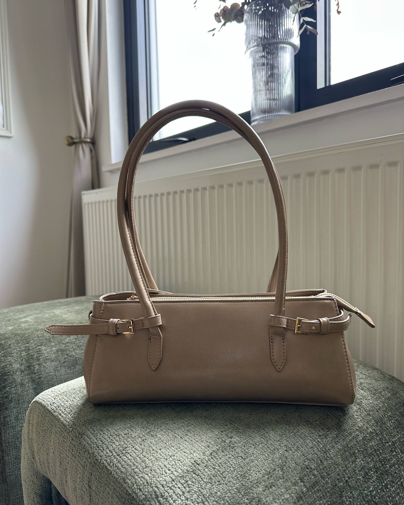 Beige shoulder bag 
Patent bag
Neutral bag

#LTKootd #LTKgrwm