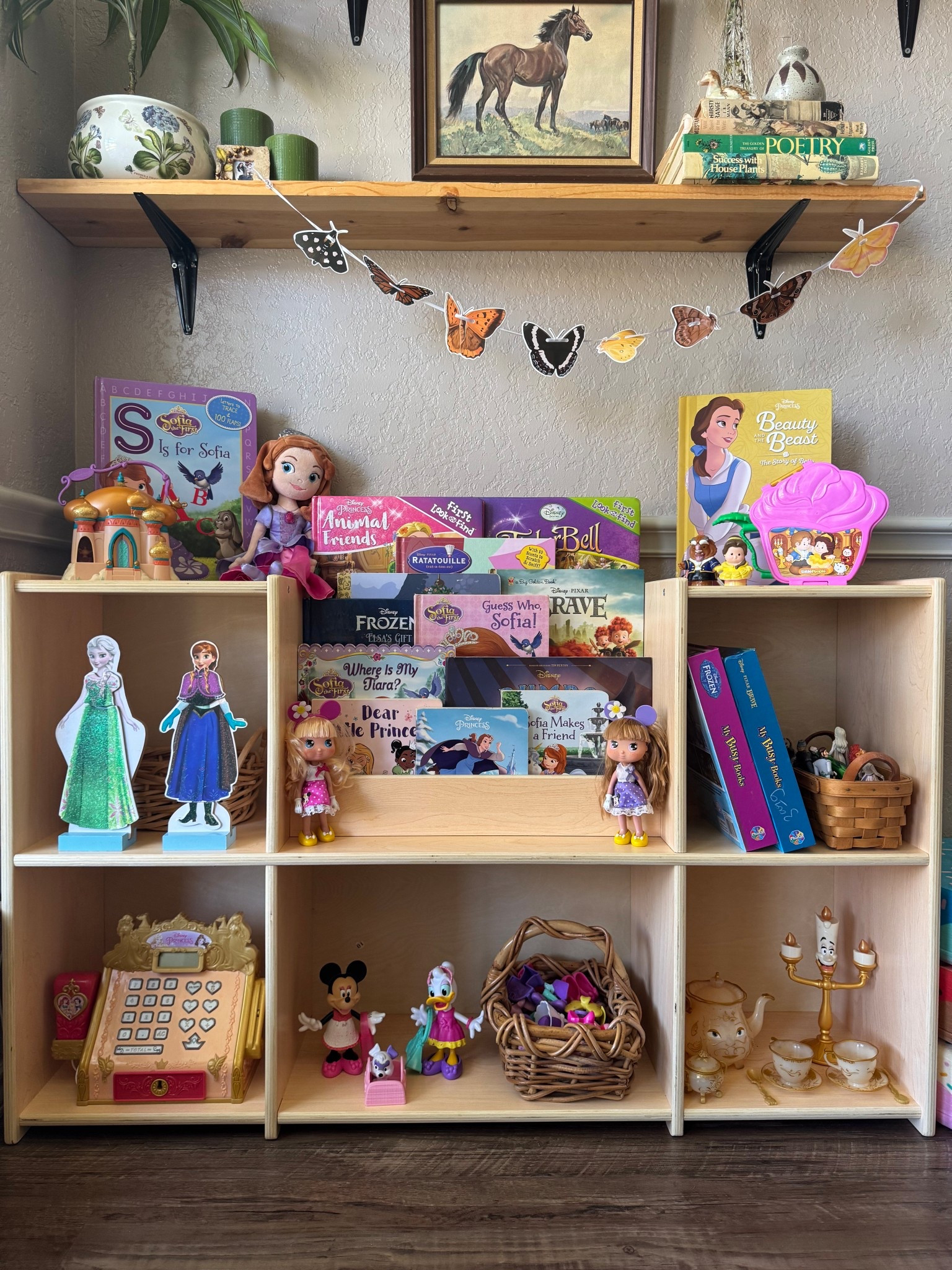 This week’s toy rotation is Disney-themed and fully thrifted 🥹✨

Some of my favorite nostalgic finds EVER

Marissa and I are also hosting a Disney Whatnot show this Sunday, and it’s going to be magical 🏰✨
#toyrotation
#disneykids
#openendedplay
#playroominspo
#thriftedforyou
#nostalgiacore
#cozymomvibes
