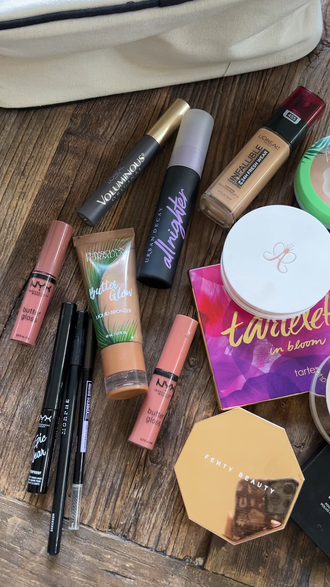 tonssss of beauty deals at Ulta Beauty right now! these are my go-to’s almost everyday… some shades below!

PF Butter Bronzer: light bronzer
Pur Powder: translucent
L'Oreal True Match Foundation: 455 OR W6
Fenty Bronzer: bajan gyal OR caramel cutie
ABH Highlighter: ethereal
Tarte Shape Tape: light medium OR medium
NYX Butter Gloss: sugar high, madeleine, praline

Ulta Beauty / cyber week / black friday / cyber monday / beauty / sale alert / drugstore makeup / Caleigh Hardy

#LTKSaleAlert #LTKCyberWeek #LTKBeauty