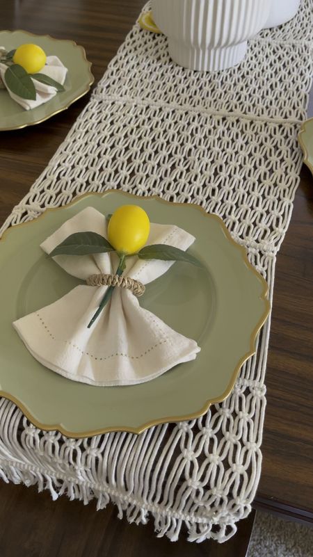 Summer table decor, table setting, centerpiece




Summer Dining table decor 

#LTKSeasonal #LTKVideo #LTKHome