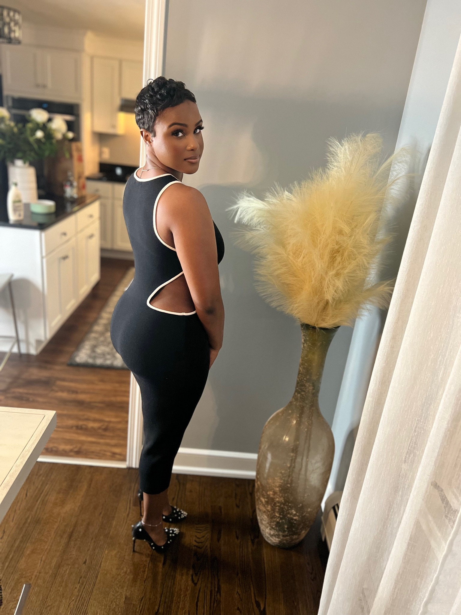 Who doesn’t love a beautiful cut out dress, it gives class with a hint of sexy ✨🤍

#LTKfindsunder100 #LTKSeasonal #LTKstyletip