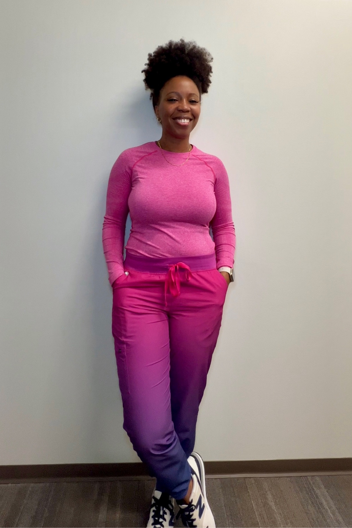 Sunset ombré scrubs are a vibe! 